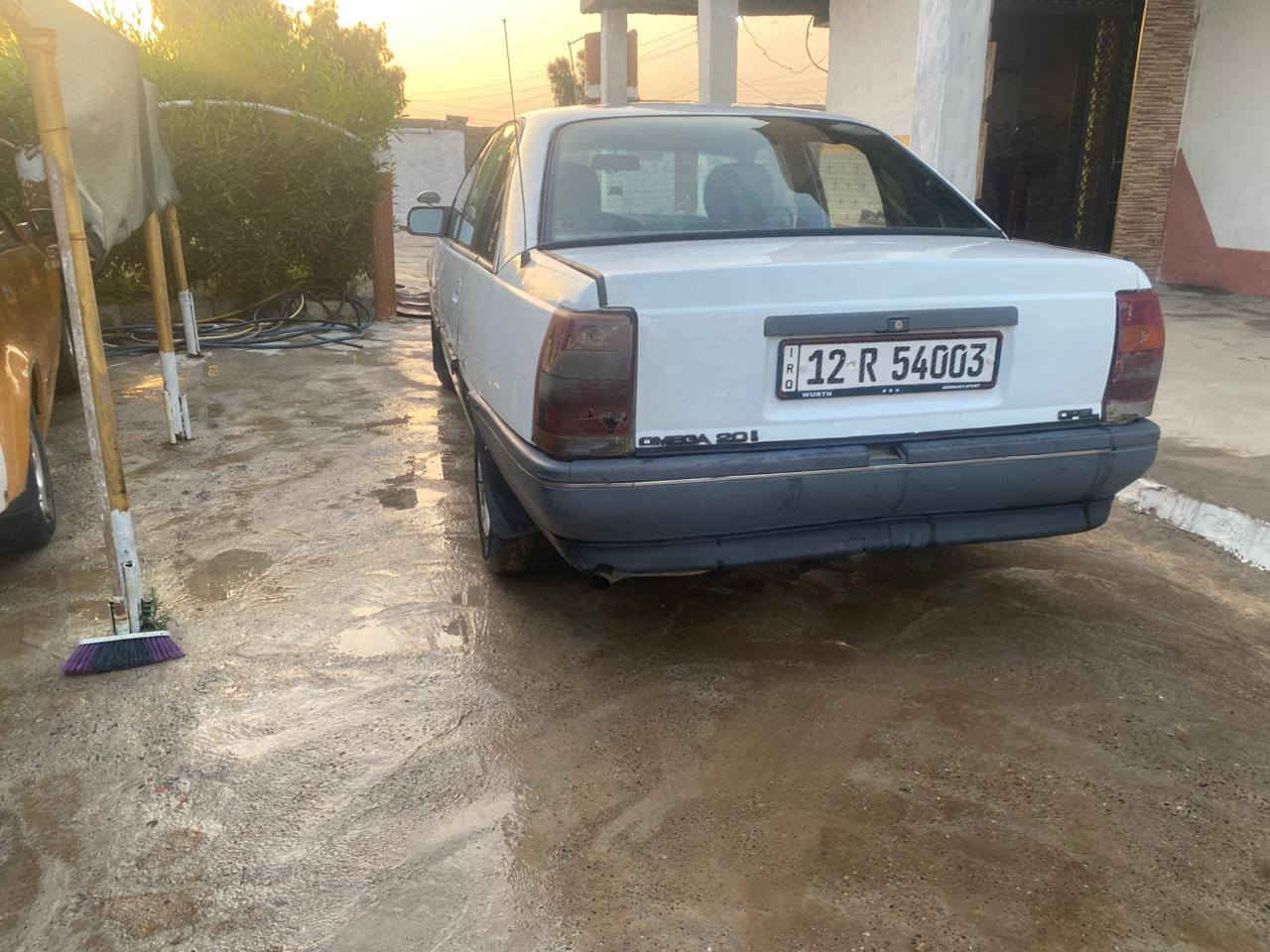 سلام عليكم سيارة للبيع اوبل امويكا موديل 89 لاضرر ولاصبغ السيارة باأسمي  شرط تحويل قبل شهر سنويه وهزة سويتلها شرط لانفخ ولاصرف  سعر 35 وبيه مجال ***********
