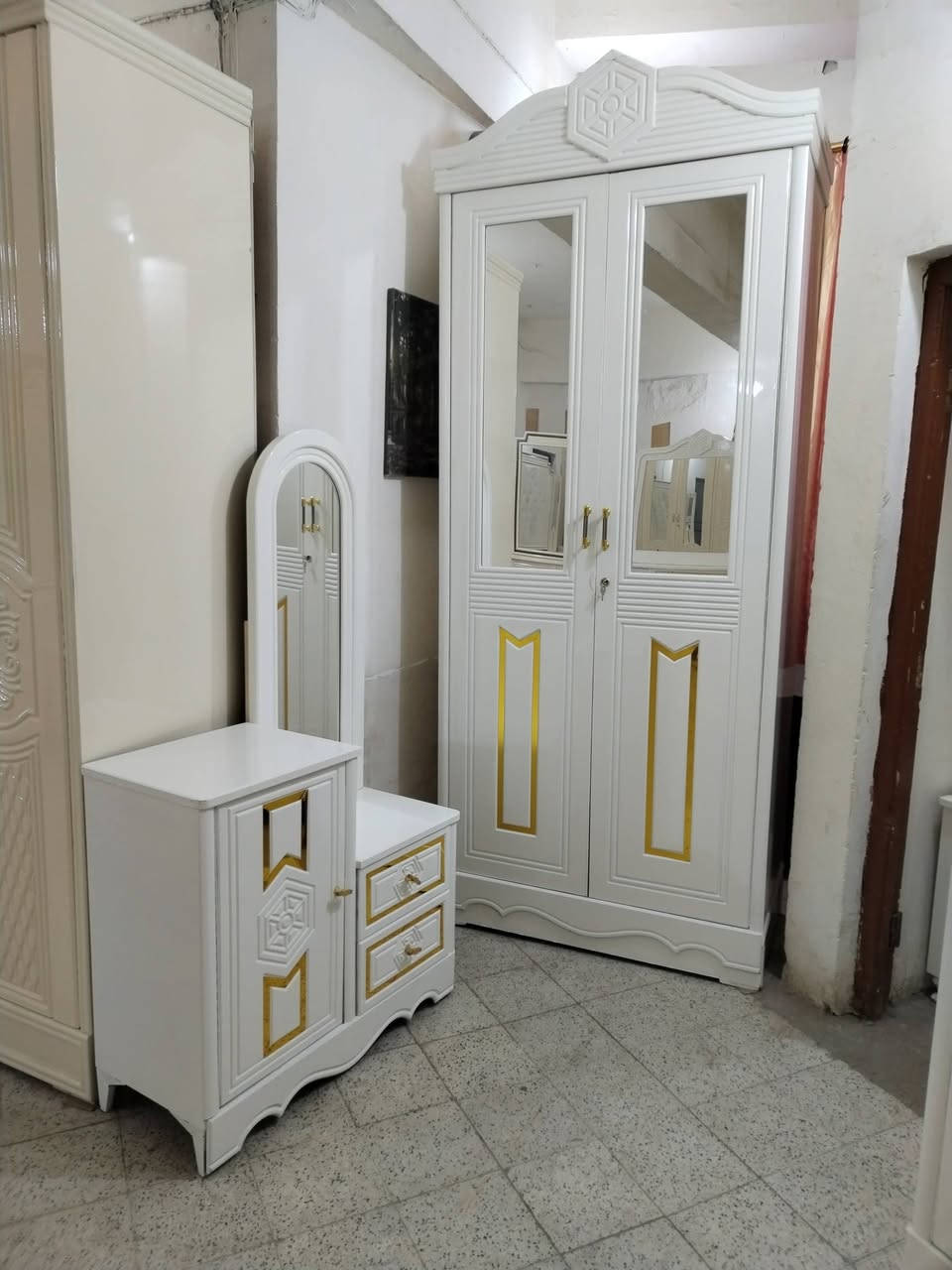 معرض إيلاف لبيع غرف ألنوم باللون الأبيض توجد أنواع الموديلات شغل درجه اولى.. العنوان بابل الحلة شارع أبوالقاسم ***********
