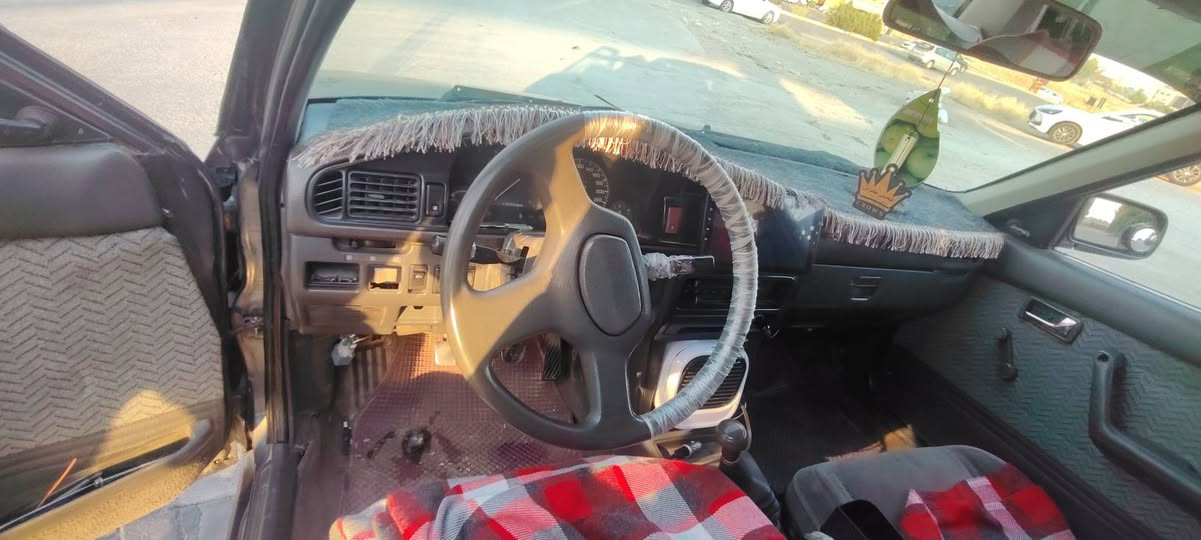 بسمہ اللہ الرحمن الرحیم
Mazda 626 
Model 89 
رە قەم سلیمانی سەنەوی بەسەر چوە 
تەحویلو خەرامەو هەوی بە شەرت
بێ دەعمو بێ لیدراو 
کەمیک کاڵ بوونەوەی هەیە 
هەلکەلی جوان و ڕێکو پێکە
شاشە ئایپاد 
ویل عادی 
لایت زینۆن 
ماڵی دۆستە بێ مەسرەفە 
هی مەعرەز نیە سەیارەکە 
 نرخ ٤٣ وەرەقەو مەجالی برایانە 

***********
