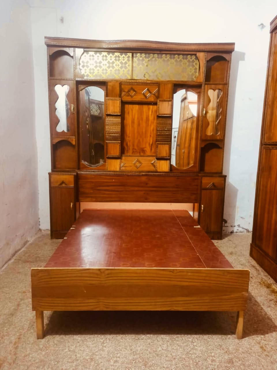 غرفه صاج 6 محلق.. استخدم شي قليل.. صاج داخل وخارج... حطاطه..اخت جديده.. غرفه ضخمه...شراي يتصل ***********
..يوجد /نقل/وشد.........
