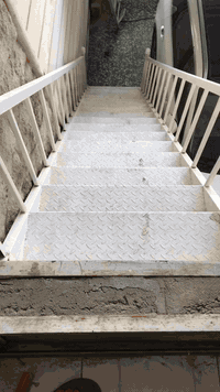 للايجار ...
بيت في حي الحسين  طابق اول مساحة 200 متر 
مفصول عن الطابق الارضي بالكامل (بناء جديد كما موضح بالفديو  ) . 
يحتوي على

1)  2 غرف نوم 
2)  مطبخ حار وبارد
3) حولي 4 في 8 متر
3) حمام شرقي
4) حمام غربي مع بانيو
5) بالكون مطل على الحديقة
6) حديقه ارضية ممكن استخدامها

السكن للعوائل الصغيره 
للاستفسار ..الاتصال على الرقم  ***********
***********
