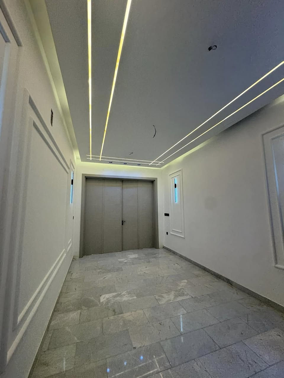 � للبيع حصراً لدى شركة عماد الاستقرار للمقاولات والتطوير العقاري🏠 
📍 الموقع: بغداد – السيدية – مربع التصنيع
 ✳️ دار سكني راقٍ بمواصفات متميزة
 ✳️بمساحة 110 متر  واجهة 5.50 متر وبنزال 20 متر 
‼️الدار يتميز بـ:• بناء مودرن بأحدث التفاصيل المعمارية
• 4 غرف نوم “سويت”
• هول حولي واسع + استقبال أنيق
• واجهة مرمر بتصميم هندسي مميز
• أرضية مرمر فخم
• ديكورات داخلية متكاملة
• ألمنيوم تركي الصنع (سلايد ومفصلي)• تنفيذ دقيق بمعايير هندسية عالية
✨ الدار جاهز للسكن الفوري ✨

🏠لمعرفة السعر ارسل كلمة "الاستقرار" برسالة على الخاص ويصلك الرد فورا
📞 للاستفسار والتواصل:
• أبو علي الجنابي: ***********
• علي الجنابي: ***********
📍 موقعنا: السيدية – شارع الضباط – قرب دائرة الكهرباء الاستقرار… ثقة تُبنى … خبرة متطورة

  #شركة_عماد_الاستقرار_للمقاولات_والتطوير_العقاري #عقارات #عقارات_السيدية #العراق #عقار  #عقارات_بغداد #عقارات_الكرخ #عقارات_السيدية_الجادرية_العرصات_الكرادة_زيونة_شارع_فلسطين
