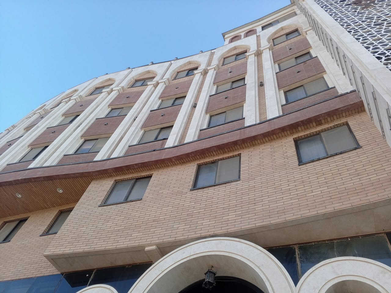 سلام عليكم مقاول أفغاني شغل درجه أولئ كادر يتكون من100نفر مستعدون لتجهيز لبنايات والمجمعات ولمانزل الصغيره مو جود كل لأجهزهه الحديثه البورسلين والمرمر والكاشي والسراميك  رقم المقاول لأفغاني محمدفولادي***********المكان نجف شغل داخل لمحافضه أو خارج لمحافضه أسعار مناسبه جدآ
