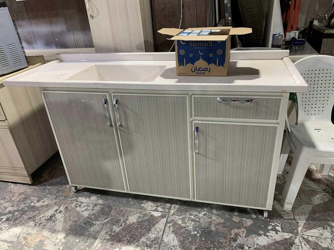 غراض للبيع
العنوان / كاني كردا  الشارع السايدين مقابل المدرسه التركيه 
رقم موبايل ***********
***********
