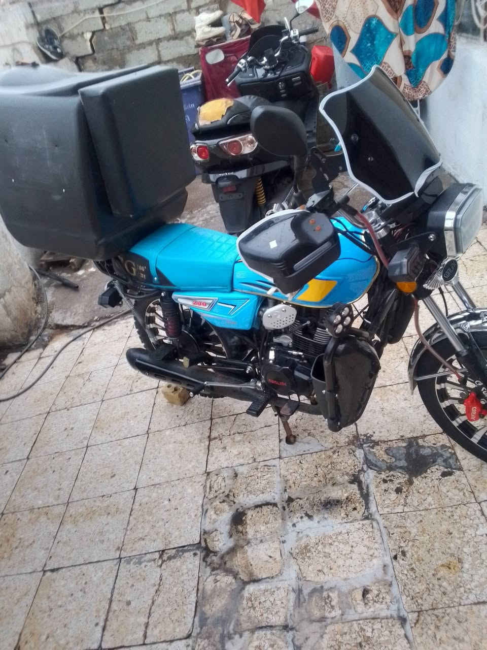 بيع مستعجل ايراني موديل 25كفاله عامة جيب فيتر وفحص ماشية 8الاف قبل فترة نزلتهة من المعرض اشتغلت اسبوع واحد دلفري وبطلت الاستفسار اكثر *********** والسعر 900
