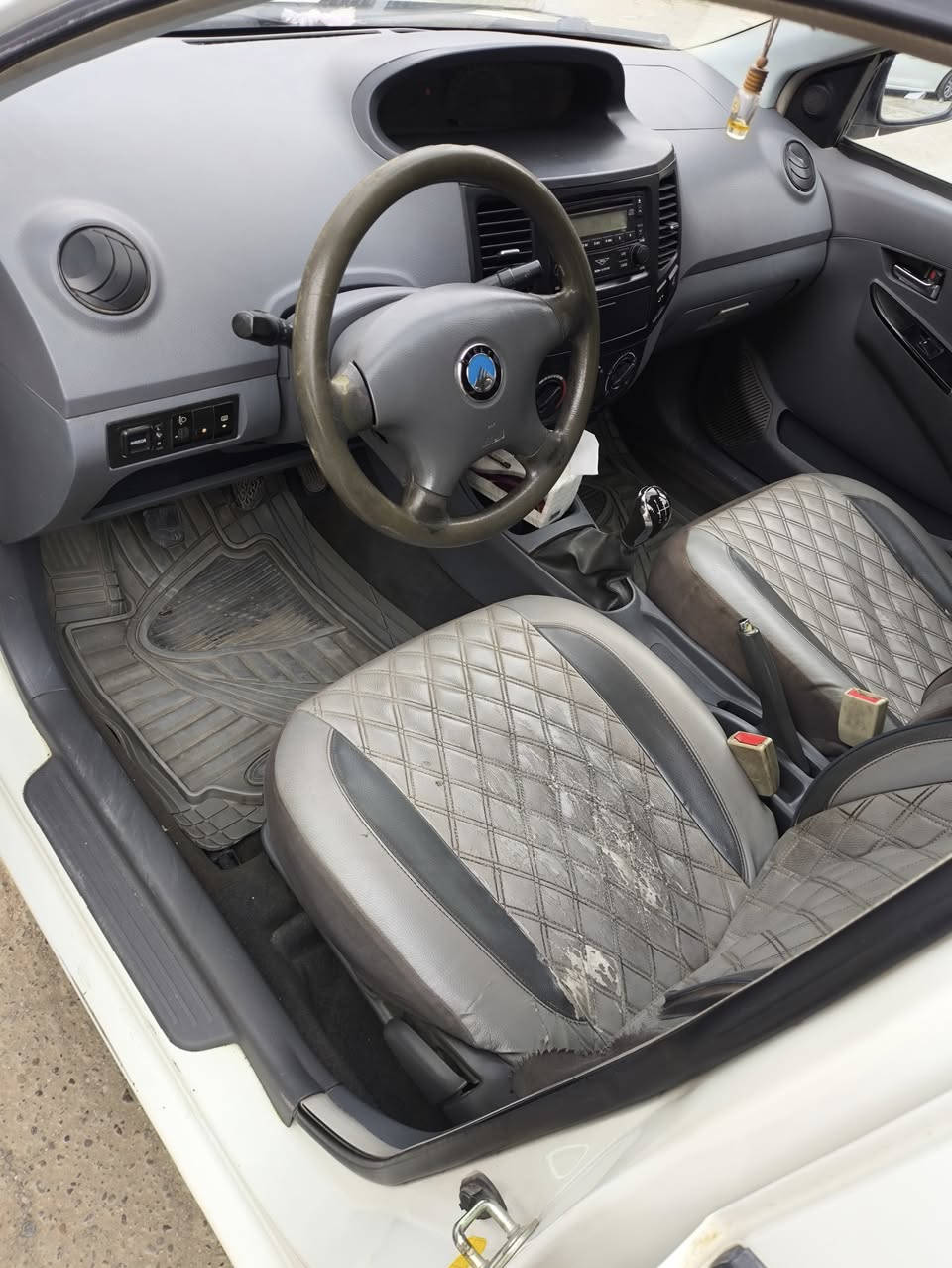 السلام عليكم
جيلي mk 2013 رقم بغداد ماشية 120 الف كيلو السيارة نظافتها جيدة يحتاجلها صدر والمحرك بي خيط تبخبر
مكان السيارة بغداد العامرية
السعر 39 ورقة
رقم  ***********
