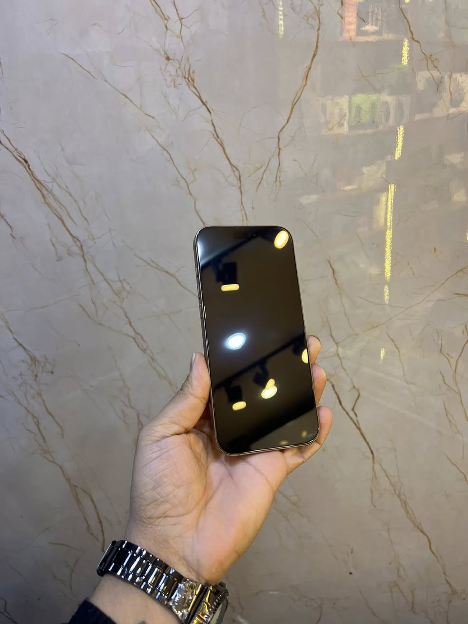 ايفون 16 promax
لون صحرواي مميز 

بطاريته 95🔋

نضافته 100/100

غير داخل تصليح 

بعده بضمان ❤️

ذاكرته 256 

كامل ملحقات باكيت وكيبل وكفر الاصلي 

مستعجل على بيعته سعره 1275 

عنواني بغداد ***********
