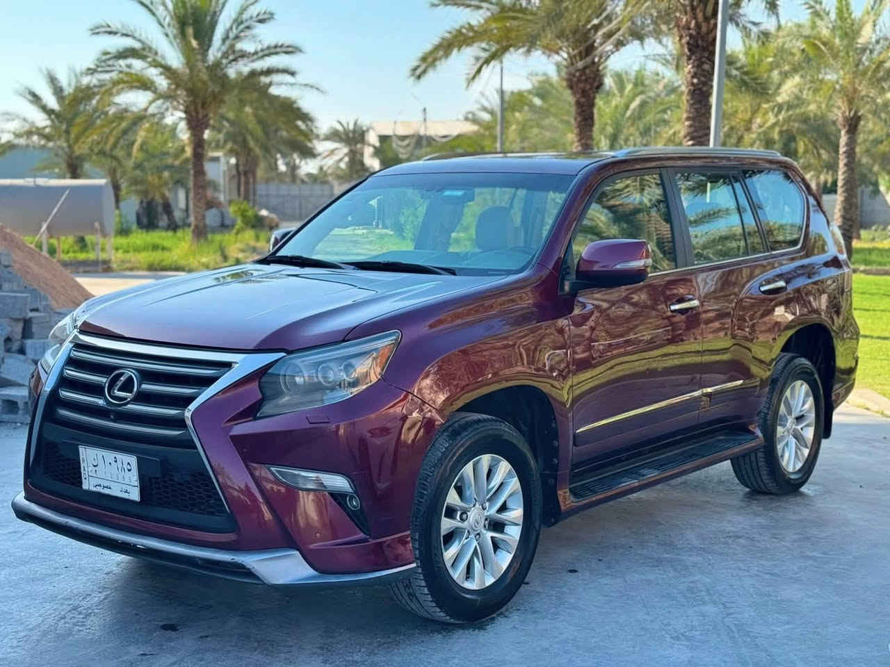 lexus gx 460
2014 
ماشية 237,000 
بدون صبغ 
بيها ضربه بطرف البنيد ما مصلحه
وبيها بارد بالباب الخلفية عكس السائق 
بيها شخوط وملاحظات بسيطة 
حساسات امامي خلفي 
كامرة خالفية امامية 
تحكمات سترين 
مري كهرباء 
كشنات  كهرباء خزن 3 وضعيات
مكان السيارة بغداد 
***********
