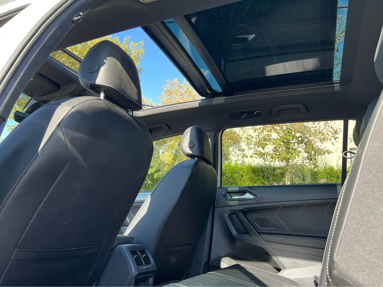 ‏VOLKSWAGEN TIGUAN SE R-LINE 2024
‏‎ژمارە کاتی (۳مانگی لەگەڵە بۆ رەقەم)نەشكاوە 
6 هزار روشتوە 
‏‎فول موسفات R-LINE  
مەكینە ٤ پستن
‏‎رادیتەو لایت و هەموو شتیكی بیلادی شەریكە بارچە كردنەوەش بە شەرت  
‏‎بەسمە - کامیرە -كامل حەساس - پانوراما - کێج ئەلکترۆنی ـ۳ ریز كوشن -تەبرید مەركەزی ـ كوشن هیتەر

‏‎شوێنی ئوتومبێل لە هةولير

*********** 

‏‎نرخی ٢١٥ وەرقە و مەجال أربيل, العراق
