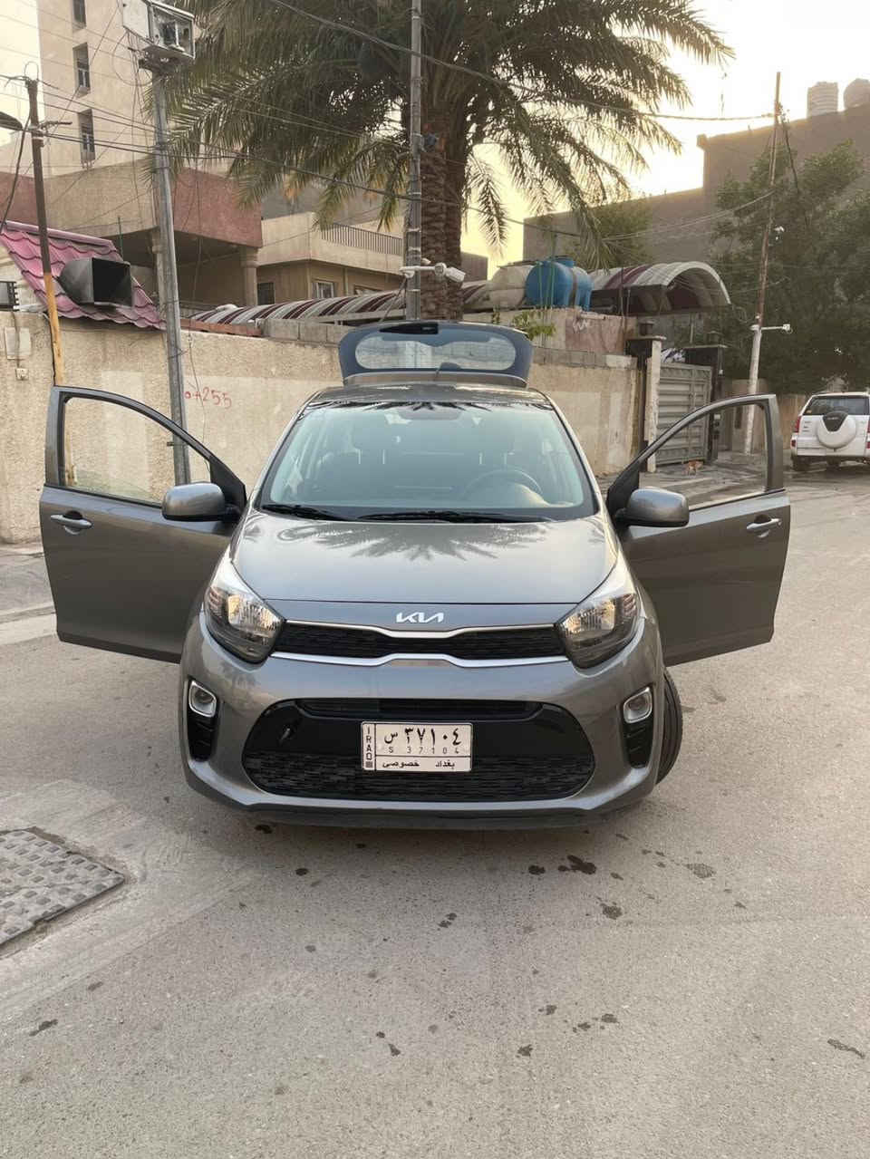 كيا بيكانتو 2023 ماشيه 780 كم فقط  سياره جديده جداً بيها شخطين بالدعاميه فقط السياره مكفوله من كلشي 
موجوده بغداد الدوره
السعر 13.500$ (135ورقه)
***********
