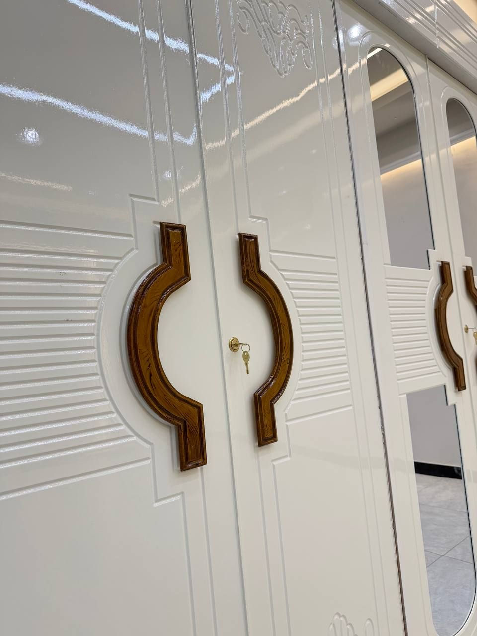 السعر // مليون فقط 😍

🔅تفاصيل الغرفة المرمري  ....

 خارج ٤ملم ام دي اف 🔺
وداخل معاكس ٣ملم 
صبغ حراري  درجة اولى 

عدد القطع  ٧ قطع 😍
🔺1 //جرباية  قياس  ١٦٠ × ٢٠٠ 
🔺//ميز جانبي ايسر قياس ٥٠
🔺2// وميز  جانبي  قياس ٥٠
🔺3// زاوية ارتفاع مترين عرض ٨٠
🔺4// وميز بلازمه  
🔺5//وميز مراية ارتفاع مترين عرض ١٢٠
🔺6// وكنتور ٦ باب  ارتفاع مترين و١٥ طول ٣ متر و١٥

القطعه الثامنة حسب الطلب شازلون
سعرها ٥٠ الف ❤️

(توصيل مجاني مركز بغداد )
التوصيل يشمل الشد مجاني 🔥
(اطراف ٥٠)
باقي المحافضات حسب البعد
شازلون سعرها ٥٠ الف
شازلون مخزن ٧٥ الف


**إذا كنت صاحب هذا الإعلان وتريد حذفه لأي سبب، رجاءا أرسل رسالة إلى الدعم الفني**