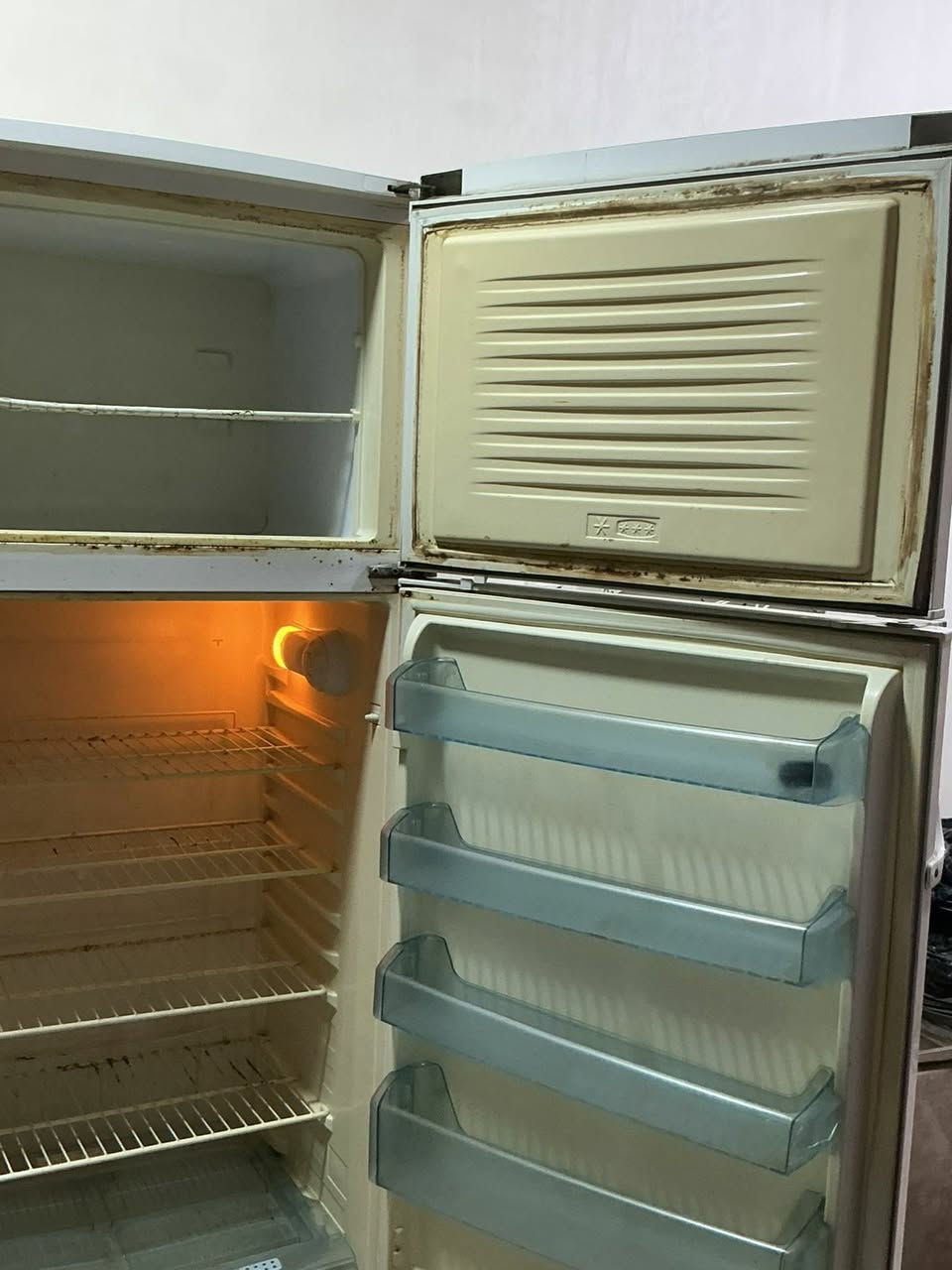للبيع ثلاجة  مستعملة BEKO أصلية بحالة جيدة 
الموديل: DSE 48090 السعة: 17 قدم (480 لتر) الأبعاد: 182.5 × 70 × 63 سم
✅ تبريد ممتاز ✅ فريزر علوي واسع ✅ مناسبة للعائلة ✅ نظيفة وجاهزة للاستخدام
سبب البيع: عدم الحاجة إليها.
السعر: (300)  للاستفسار والتواصل: (على الخاص)


**إذا كنت صاحب هذا الإعلان وتريد حذفه لأي سبب، رجاءا أرسل رسالة إلى الدعم الفني**