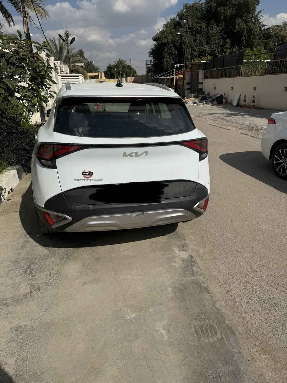 السلام عليكم من رخصة الآدمن                      للبيع كيا سبورتج الشركة الدوليه لون ابيض موديل 2023 ماشيه 35 الف km حقيقي حقيقي مواصفات السبورتج معروفه بيهه بارد قليل على گد اربع اصابع بعدهه داخل الضمان تبديل الدهن كله بالشركه السياره مال بيت وعلى ايدي من الزيرو …السعر المطلوب (216$)ورقه وبيهه مجال بسيط مكان السياره بغداد للأستفسار الأتصال (***********)

