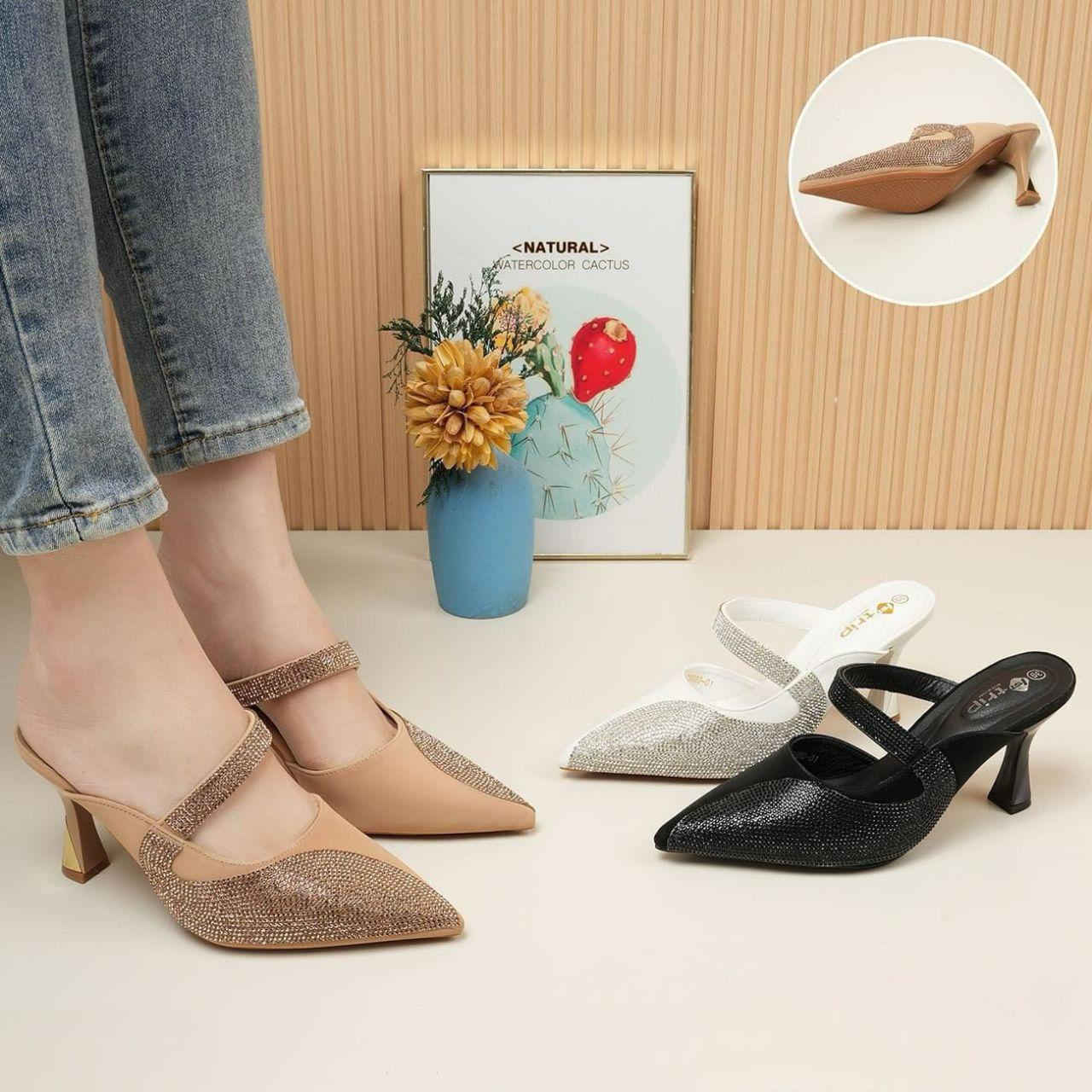 سابو كعب❤‍🩹
السعر 15
37-38-39-40-41 بغداد, العراق


**إذا كنت صاحب هذا الإعلان وتريد حذفه لأي سبب، رجاءا أرسل رسالة إلى الدعم الفني**