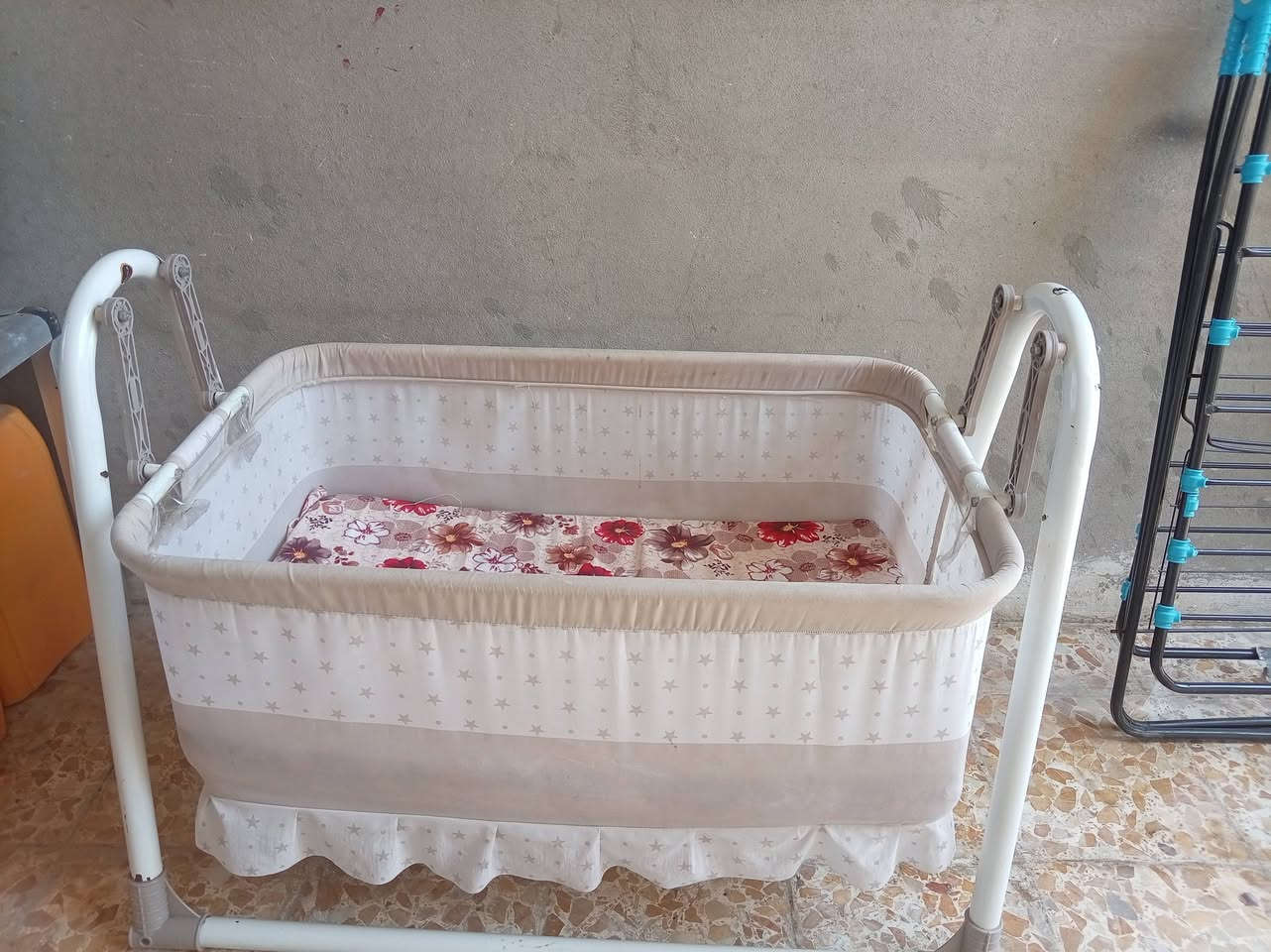 ديديه طفل للبيع سعر ٢٠ الف قفل
مكان موصل الجانب الايسر
***********⁩
