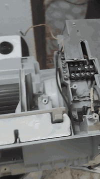 السلام عليكم طنين كلش نضيف مكانه سيديه سعر٤٠٠ )(***********
