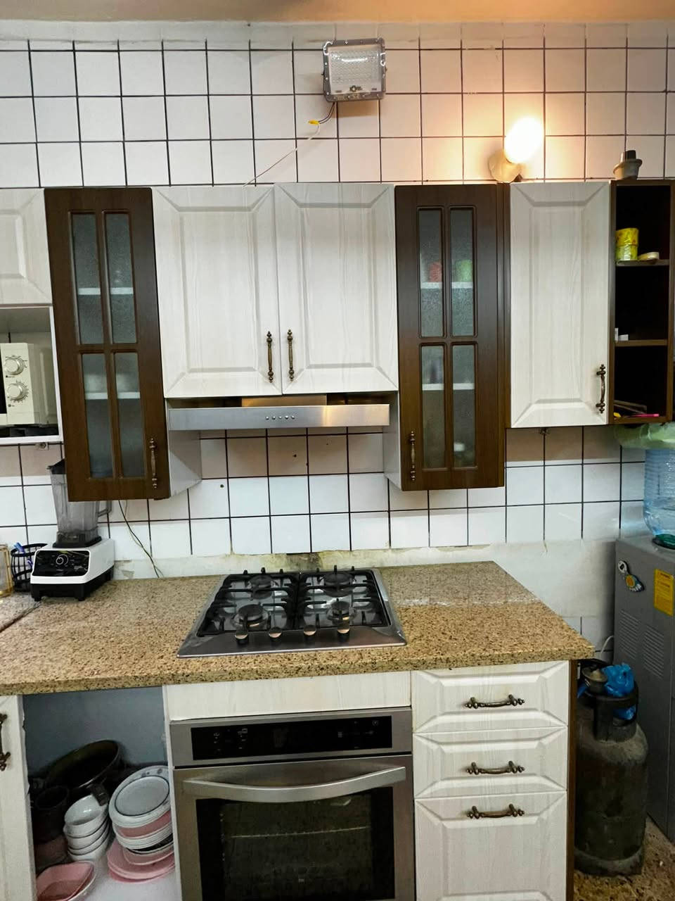 كاونتر تركي للبيع
خشب hdf نظيف مابي ضرر فقط هاي الباب سلايد فلاتة 
والسطح مالتة كوارتز درجة اولى ٦٠٠ الف وبي مجال للشراي فقط 
للتواصل *********** 
رجاءا الجاد للشراء فقط يتصل 
عنواني سيدية
