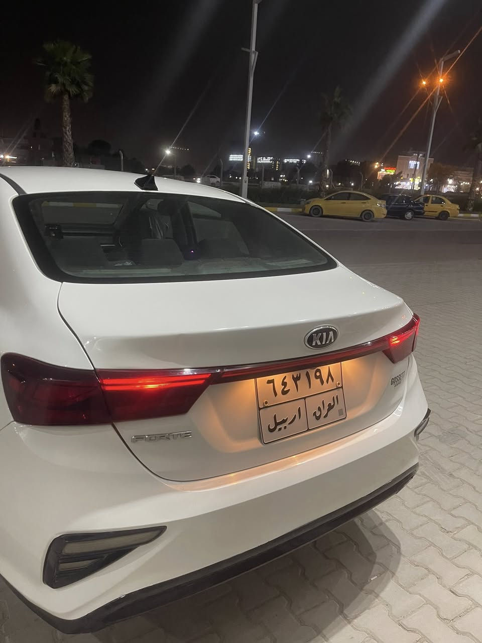 السلام عليكم
كيا فورتي 2020 للبيع رقم أربيل 
السيارة وارد امريكي 
حادث السيارة  بأمريكا باب السايق والجاملغ الخلف السايق ورقم الشاصي موجود بالصور 
وبالعراق حادث دراجة بالمازدة العكس السايق وتكيل صغير بالجاملغ 
السيارة  فول ما عدا الفتحة والبصمة نظيفة ونصبتها حلوة والسيارة تبريدها ثلج وباتري وصدر كلة جديد ما بيها اي نقص
ممشى السيارة 48 الف ميل
مكان السيارة بغداد - الكرخ 
للاستفسار الاتصال على الرقم  ***********
متواجد على الواتساب فقط
