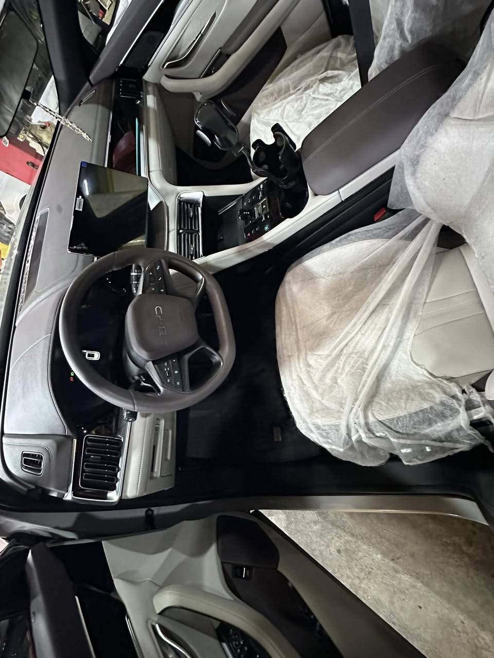 السلام عليكم بي واي دي سونك بلص للبيع 
تحتوي على شاحنه الشحن السريع 
ماشيه ١٧٣٣
خاليه من الملاحظات
للاستفسار ***********
