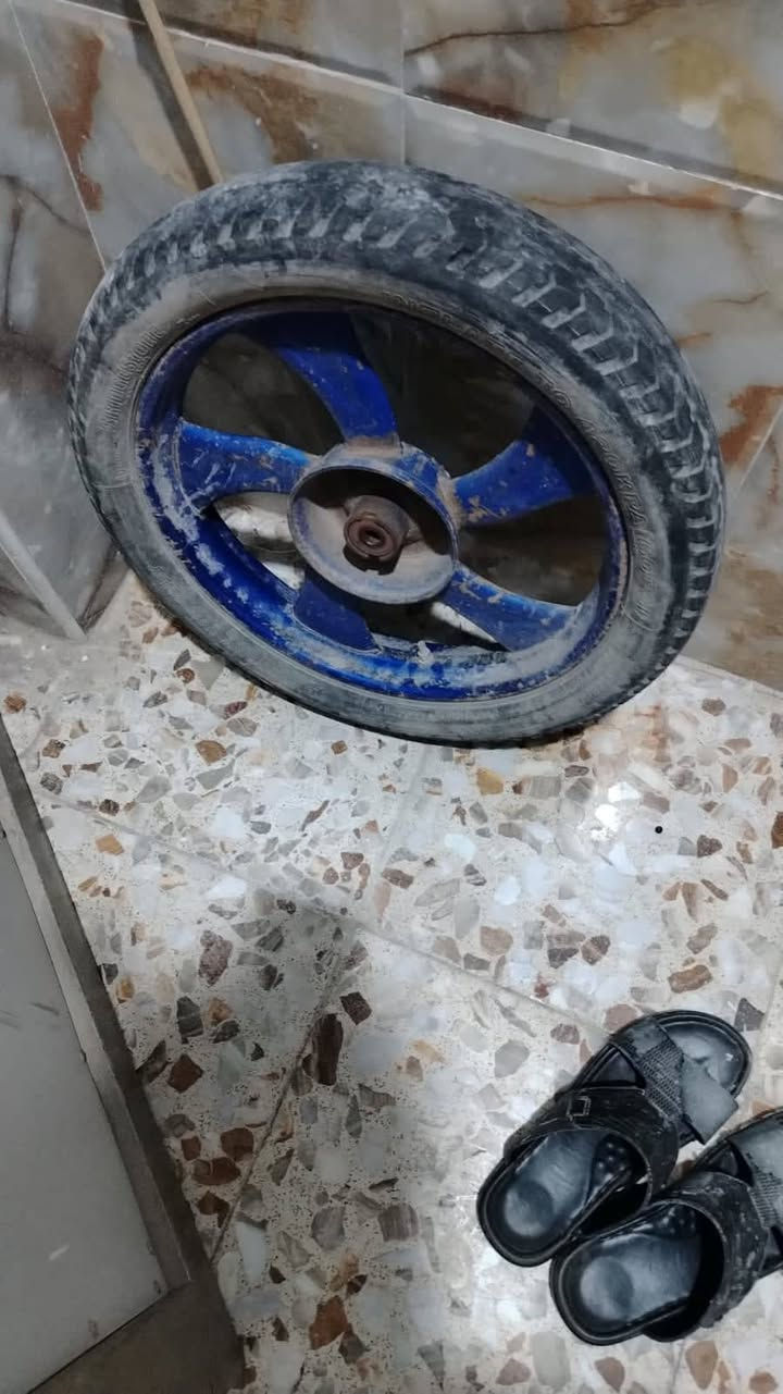 غراض للبيع مكينه جديده  بدي نضيف شاصي مكطم كير جديد تاير كدام كامل جوبلس كلمن وسعره خاص متواجد


**إذا كنت صاحب هذا الإعلان وتريد حذفه لأي سبب، رجاءا أرسل رسالة إلى الدعم الفني**