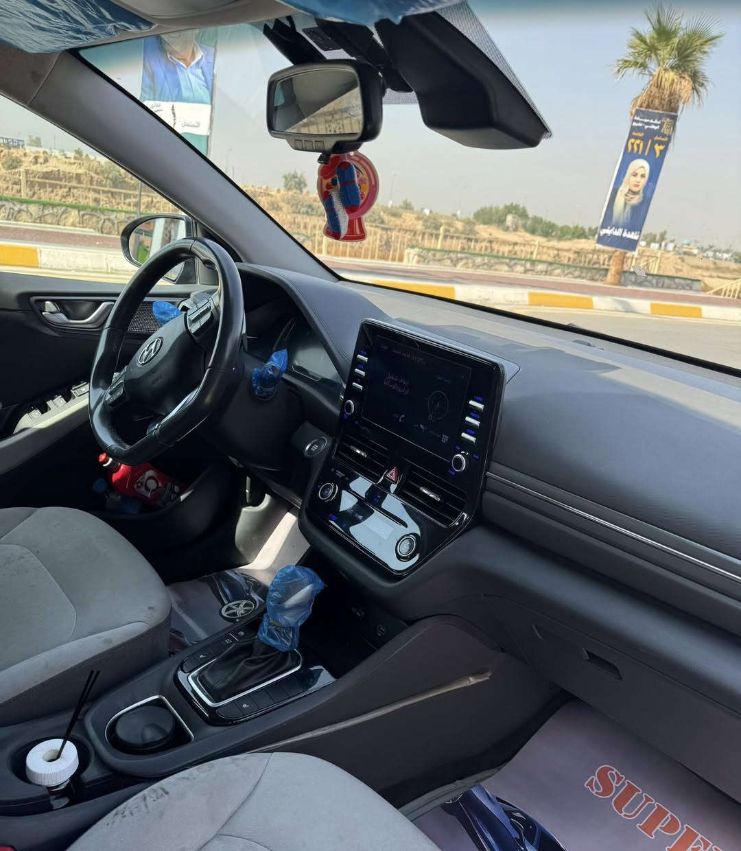 السلام عليكم هونداي ايونك موديل 2022 السياره جديده ضررها مثل ما موضح بل صور  فقط وبيها صفحه صبغ كلير من امريكا بدون ضرر بس الصور ضررها السياره. فول مواصفات عدا فتحه  مواصفات السيارت 
شاشه 
بصمه 
ابل كار بلي واندرويد اوتو 
كامره 
رادار و رادارات جانبيه 
تدفئه بل كشنات وتبريد شاشه 
كرسي كهرباء 
تحكمات ستيرن 
عداد دجتل 
تحديد مسار 

 رقم بغداد باسمي. ماشيه 85 الف كيلو سعر 113 وبيها مجال. 
***********
