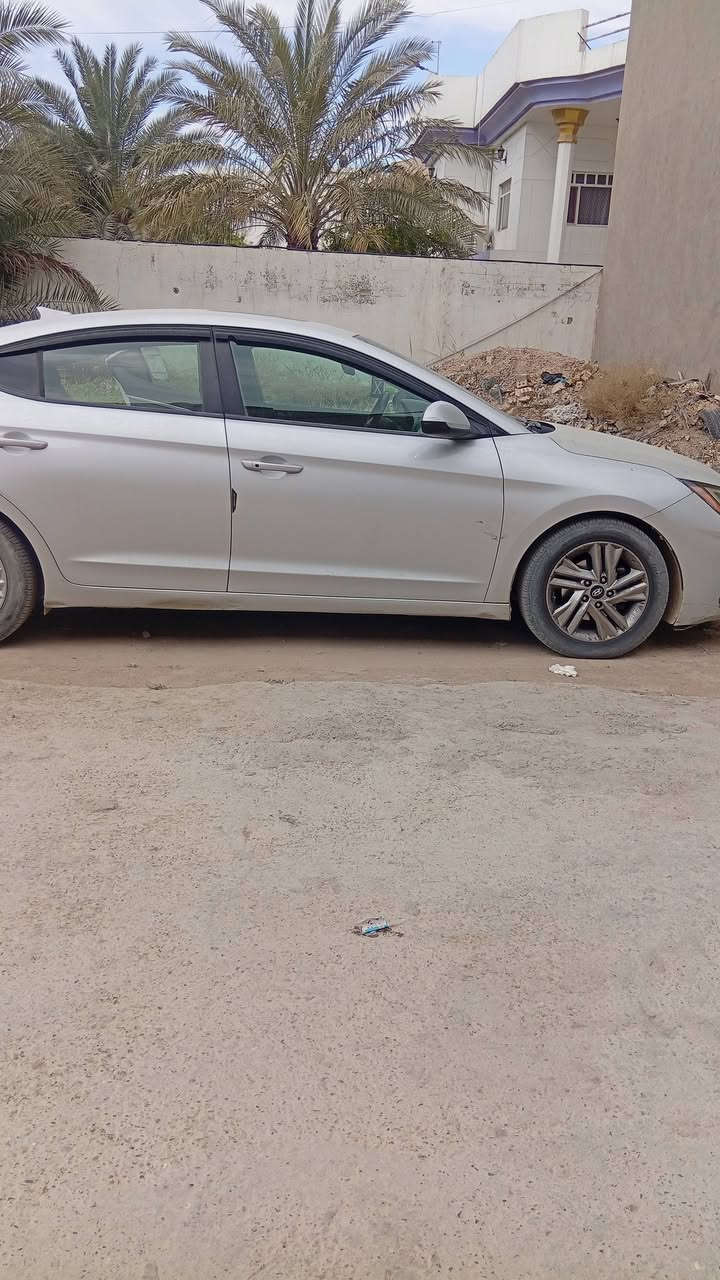 سياره النتره للبيع موديل 19 فول بصمه وبنروما وكشنات تدفئه تبريد كلش نظيفة بس يحتاجله بوليش ***********
