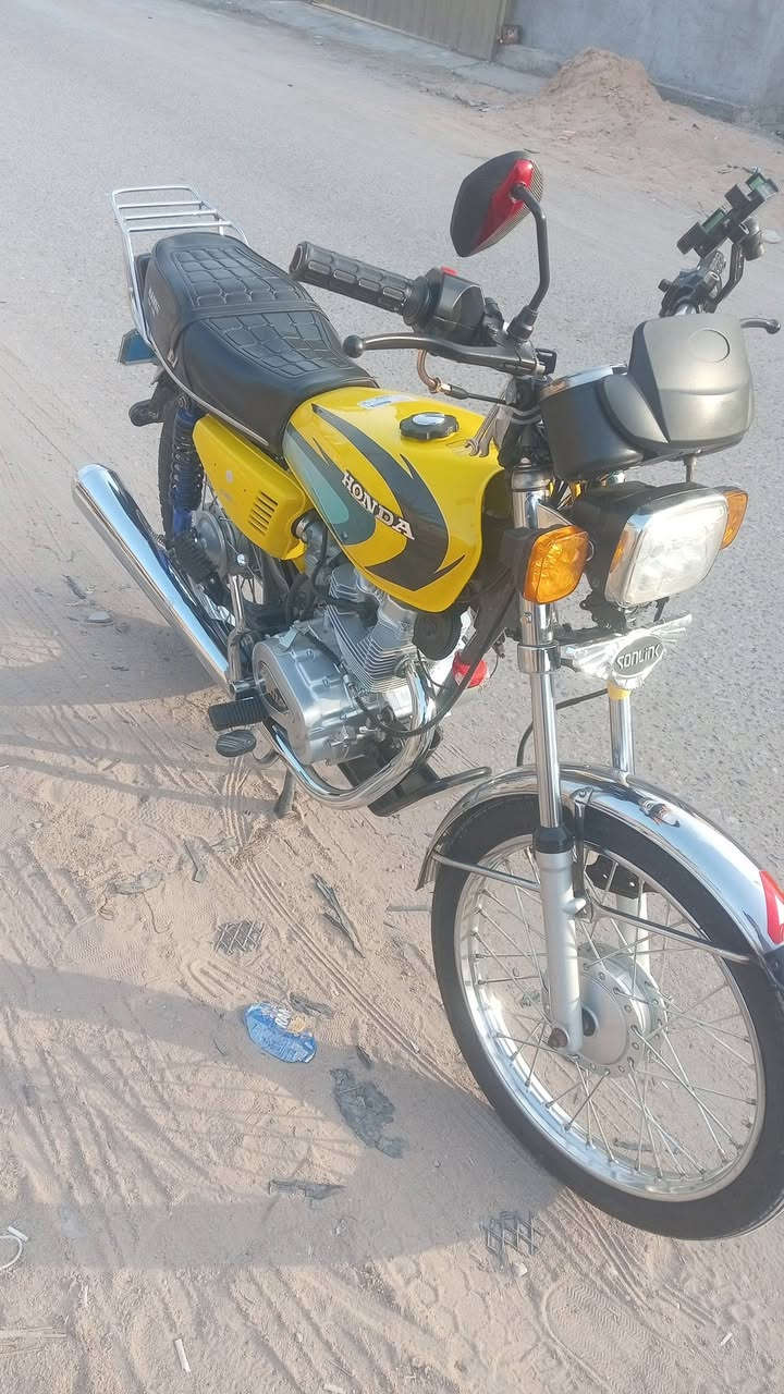 سلام عليكم دراجه ايراني للبيع شاصي نامه شلامجه محرك امتي ار 150 صارلي سبوع من عمرته والله وللعلم درحه ادوات سعر 850 وبيها مجال الموشراي لايتصل اخوتي العنوان البصرة ابو الخصيب جيكور استفسار ***********واتساب موجود هم
