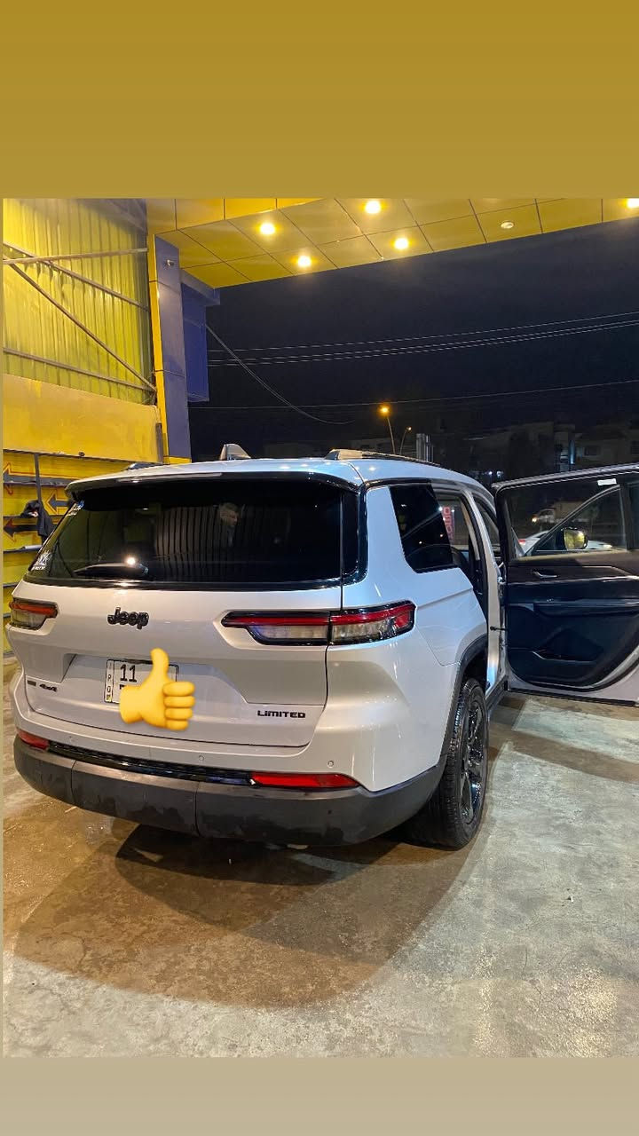 السلام عليكم جيب كراند ٧
لمتد السياره فول مواصفات تبريد وتدفئه 

السياره موديل ٢٠٢٣ ماشيه ٢٧ الف مايل 

السياره بانوراما وشاشه خلفيه بلادي 

السياره مرقمه بسمي 

جاملغ وبنيد صبغ 

رايديها ب٣٠٠ 

***********
