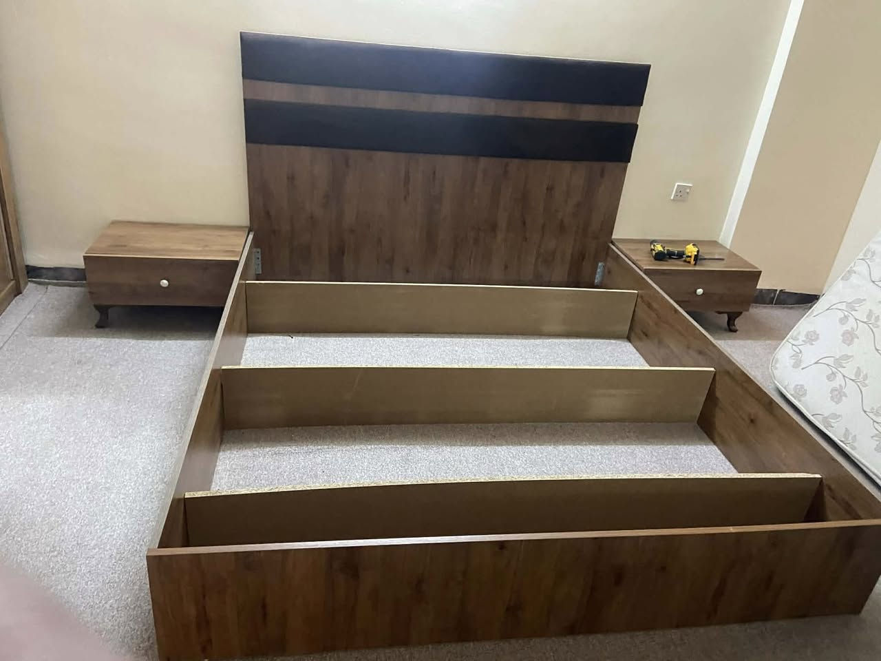 تاخم نوستني دوو نه فه ري 
بو فروشتن
به دوشه كه وه 
٦پارچه يه 
بي عه يبه 
سليماني


**إذا كنت صاحب هذا الإعلان وتريد حذفه لأي سبب، رجاءا أرسل رسالة إلى الدعم الفني**