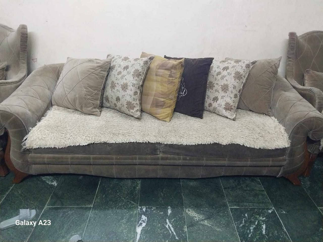 تخم مستخدم للبيع 10 مقاعد بي ضرر بسيط بالمقعد مال القنفه السعر 175 وبي مجال. موجود خاص وهذا رقمي *********** مكاني بغداد واذا تريد توصيل بكروه موجود
