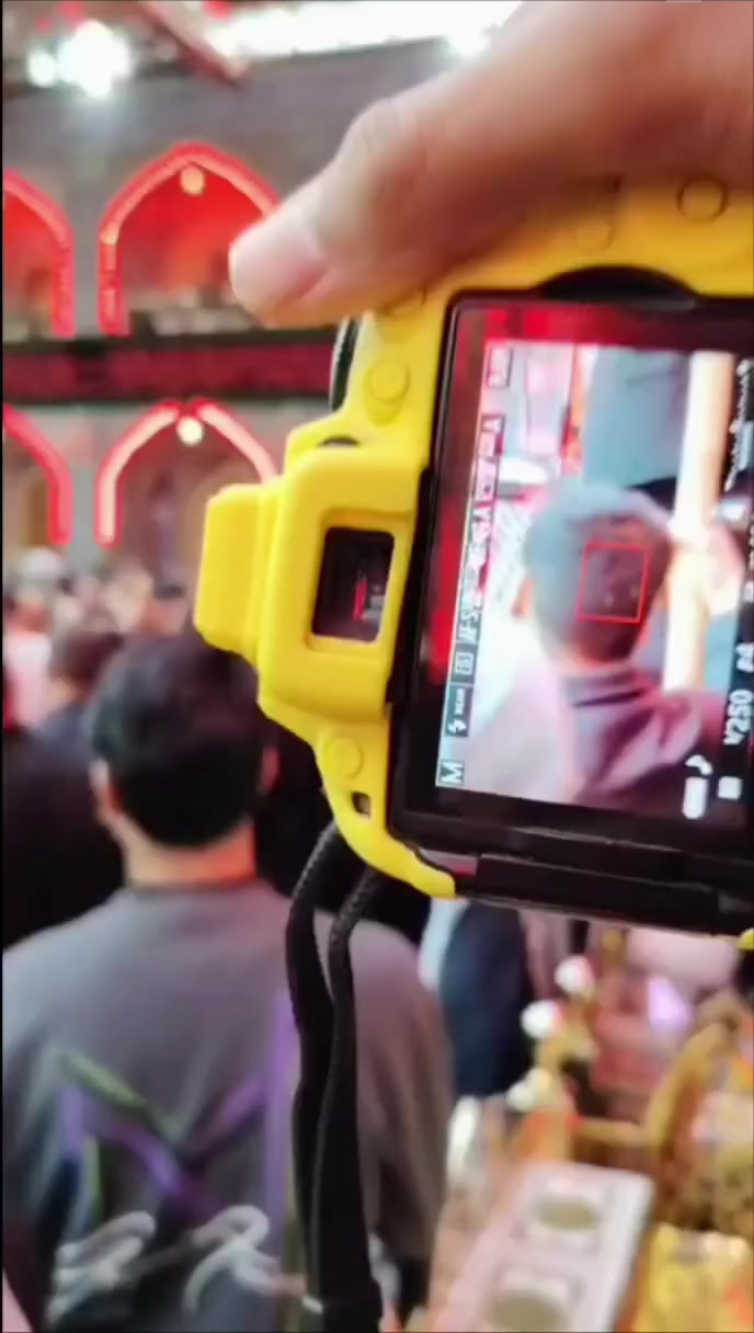 السلام عليكم
للبيع كامره نيكون 5300D
زوم رياضي 70/300
نضافه 95% استعمال شخصي 
كامره مال بيت تخبل 
وياهة بطاريه عدد 2
كيبل نقل صور 
رام 32 كيكه
جنطه مقسمه
السعر جوه السوك محتاج فلوس واريد ابيع والمو شراي ليراسل***********
