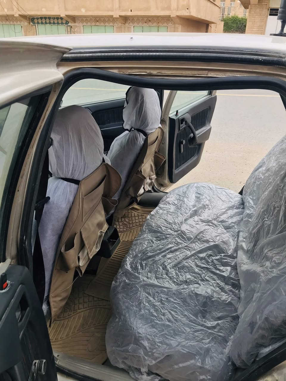 السلام عليكم اوبل فكترا  موديل 92 رقم انبار سنويه لل 30 سياره تحويل ثاني يوم تخم تاير صدر جديد محرك كير كهربائيات شغاله السياره حلوه وجاهزه سعر السياره 35 مكان السياره الانبارحديثه***********
