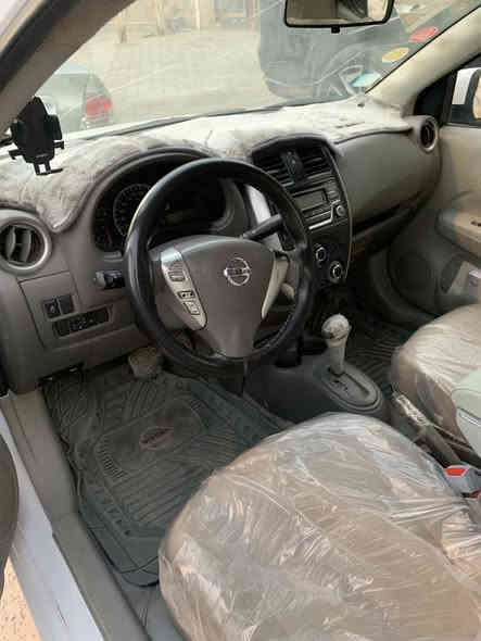 سلام عليكم صني هندي مديل 2021 كفاله عامه بيه بارد شي قليل كلش موضح بلسونار السياره ماشيه 127 الف حداديه 90% باتري جديد تخم تاير جديد السياره ستوني مسويله ادامه 👌🏻
السعر 110 قفل لا اتعبك ولا تعبني 
للستفسار ***********
