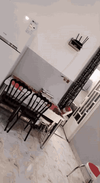 السلام عليكم يوجد مشتمل مساحة 100متر قاطين في منطقة الحصوة في الأولى يم جامع الحي القيوم قريب من السوك كامل مفول اي نقص مابي السعر 110 وبي مجال للاستفسار الاتصال على الرقم *********** وبي واتساب واني مكلف بلنشر فقط
