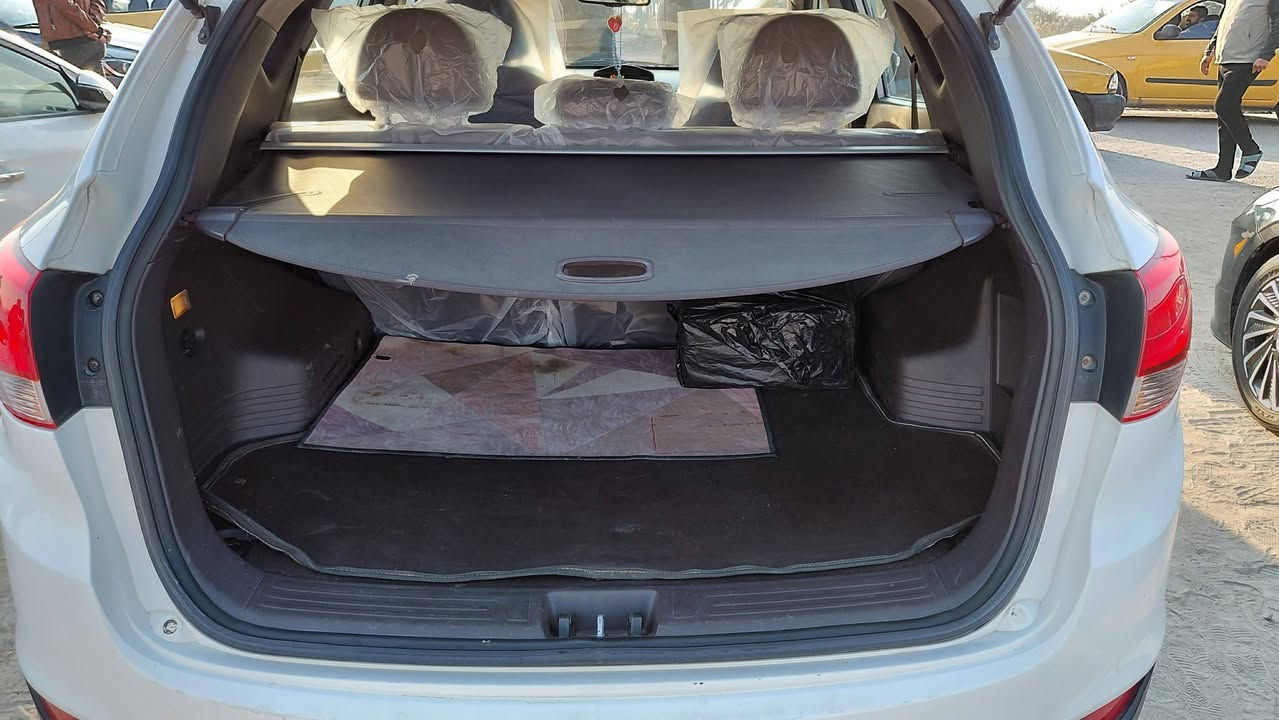 توسان 2012 ..  خليجي محرك ٢٠٠٠
كير محرك تبريد خير من الله 
صدر خلفي أمامي خير من الله 
143 ورقة وبيهة مجال ..بسمي تحويل بأي وقت 
سونار موجود 
للاتصال واتساب  ***********
مكان السيارة بحي العامل .
