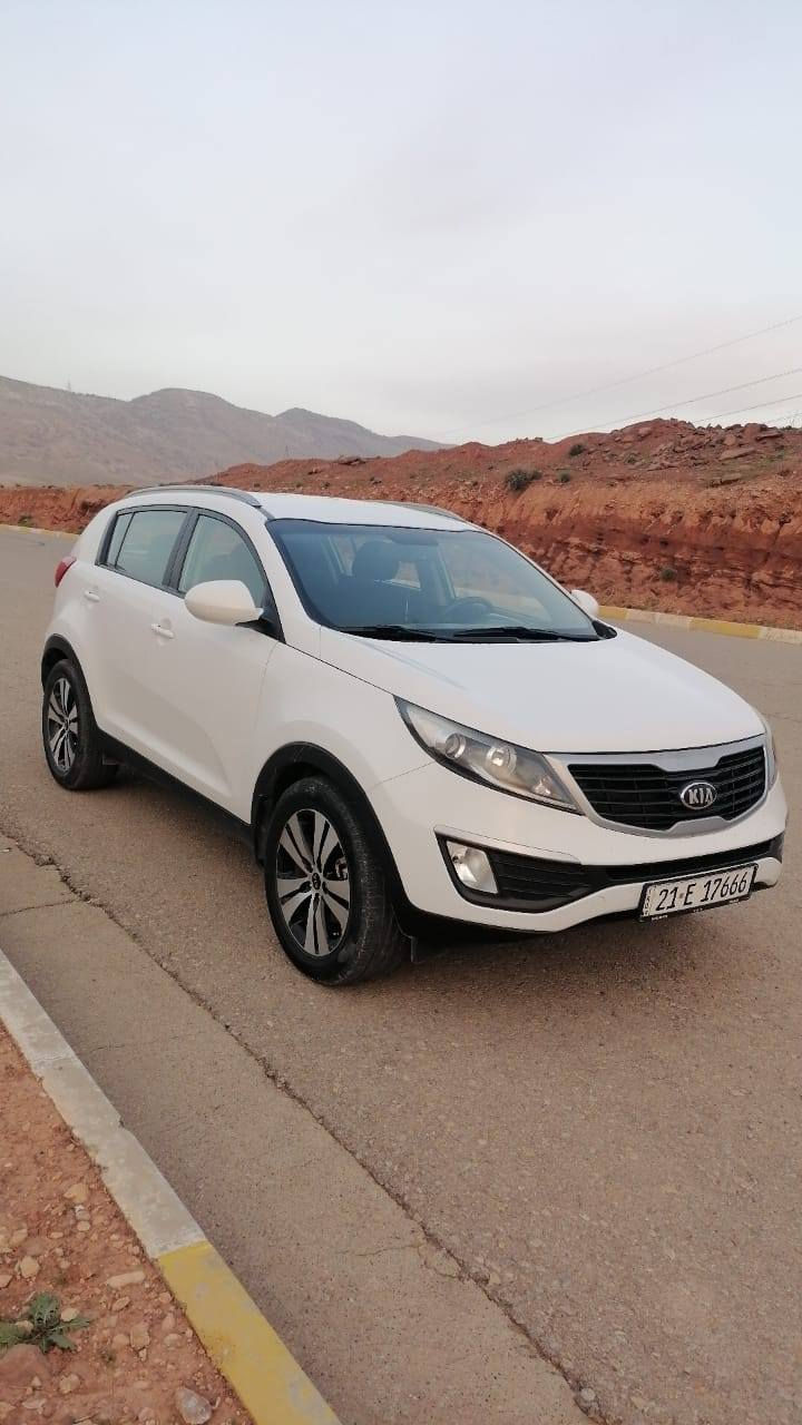 کیا سپۆ تاج مۆدیل 2013 مه کینه ی نه کراوه ته وه  132هه زا ر ڕۆ یشتیوه   گیڕ مه کینه به شه رت سه نوی نویه چو را تا یه ی لۆ کی له ژیره بی سبو غ بی ده عمه زۆ ر جوان ماوه ته وه نرخ 140گه ڵا ژ.م ***********کۆیه *********** كويسينجاك, أربيل
