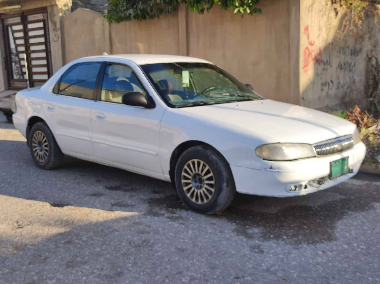 سيارة كيا كريدوس 
موديل 95
سيارة حدادية ، صبغ ، تايرات, باتري محرك ، كير ، تبريد ، 
كير اوتوماتيك ، كربون بانزين ، تبريد شغال . سيارة جاهزة ما بيها اي نقص . شرط التسجيل و التحويل. 
السعر 30 ورقة. رقم *********** موصل, نينوى
