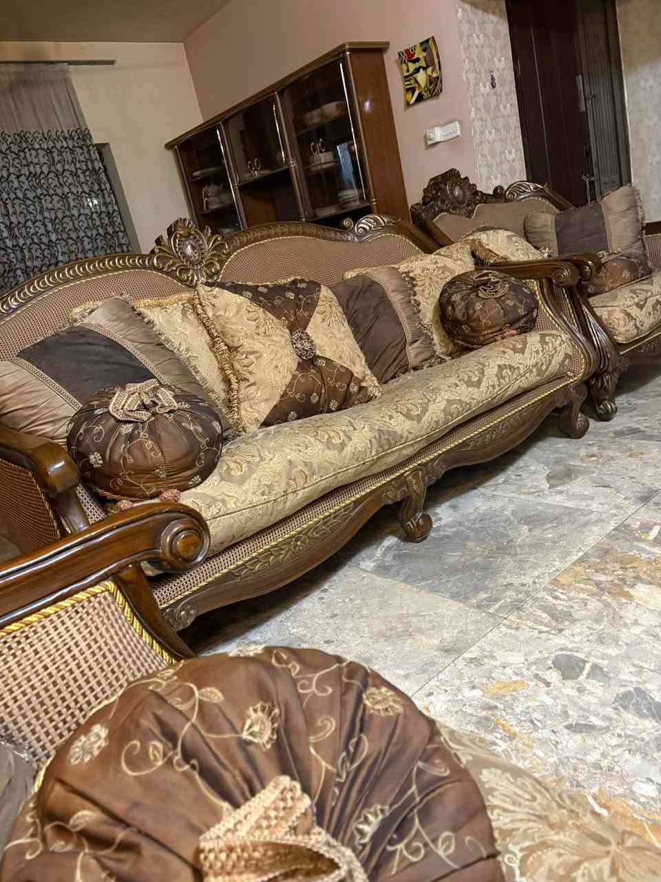 عندي تخم ١٠ مقاعد خشب بلوط اخذته ب٨ ملايين وتغيرت صالتي بعد متاخذ حجم هذا التخم  الي يريدها يقيمها وياخذها مكاني سيديه


**إذا كنت صاحب هذا الإعلان وتريد حذفه لأي سبب، رجاءا أرسل رسالة إلى الدعم الفني**