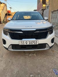 كيا سيليتوس 2024  خليجي ابيض شخط مابيهه مكفوله من الزلع والشخط رقم بغد...