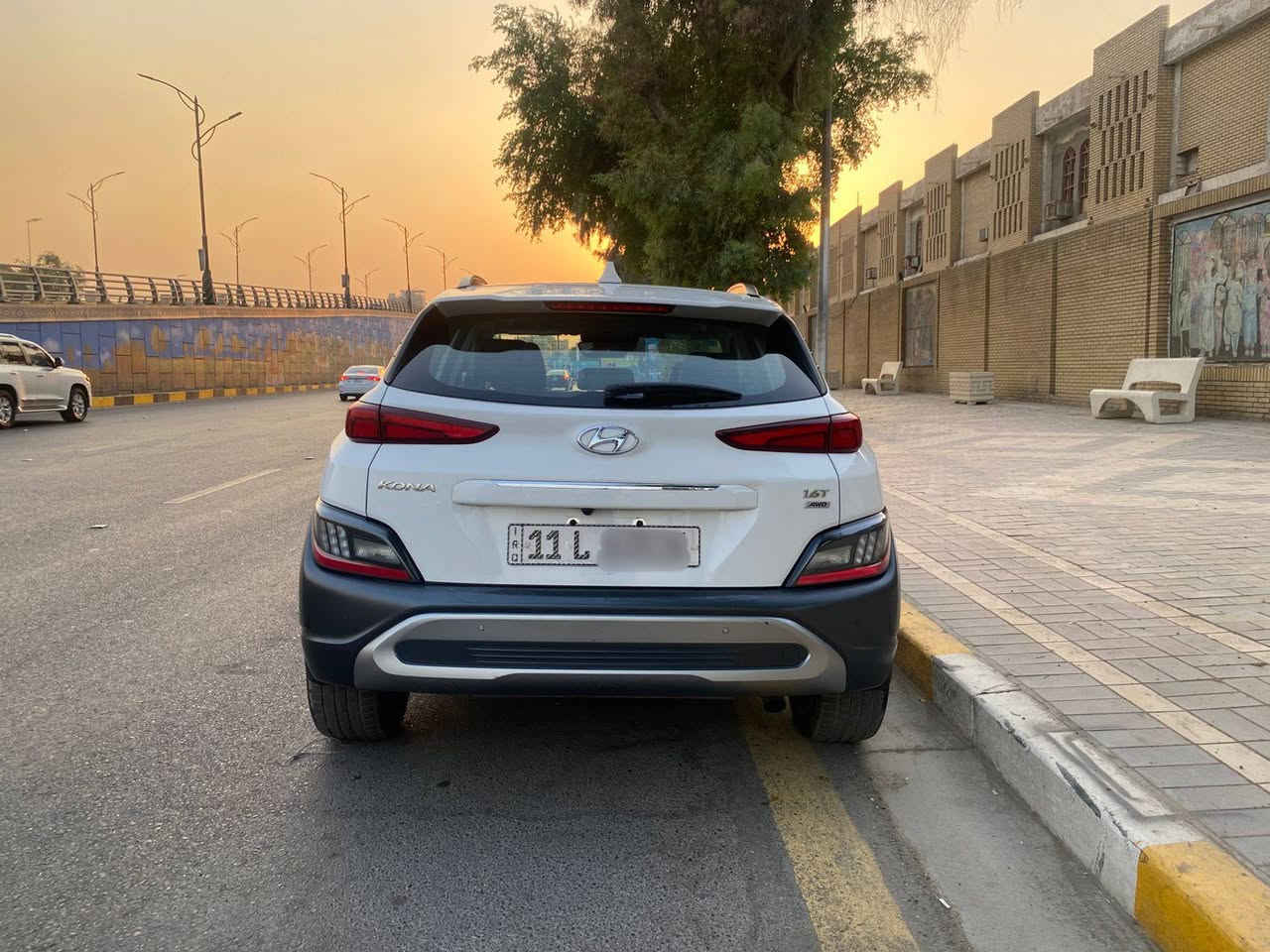 HYUNDAI KONA LIMITED 1/1. 🤍ابيض
هونداي كونا لمتدد موديل 2022 
فول فول مواصفات محرك ١٦٠٠ توربو 
رقم بغداد الدولي باسمي تحويل ثاني يوم 
السيارة جديدة اخت الزيرو ماشية 27mi فقط 
حادث السيارة جدا بسيط بدون ايرباك فقط بداية البنيد وجاملغين سرقة الامامية بدون دواخل شواصي لغود راديترات بواري التبريد كلها مكفولة بلادي رقم الشاصي مع الصور والسيارة مسويلها سونار صورة بالمنشور وين ميعجبك تفحص إني حاضر  بيها كم نقص بسيط ينزل من سعرها واني حاضر 
مواصفاتها:  فتحة سلايد روف /كشنات جلد /تدفئة  بالكشنات/كاميرات 360 / حساسات امامي خلفي /شاشة ديجيتال/ بصمه تشغيل + بصمة ابواب+ صندوق  /شحن هاتف وايرلس/كامرا دوارة / شاشة كبيرة/ابل كار بلي + أندرويد اوتو /كشنات كهربائي /تشغيل عن بعد/رادارات أمامي وخلفي وجانبيه/ايقاف ذاتي/ويل كب كروم الحجم الكبير / بكلايت لد/اشاير بالمري/تدفئة  بالكشنات/ تحديد مسار/ نظام ايكو +سبورت + سمارت/هند بريك بصمه /اوتو هولد/ رادار امامي /قطعتين تبريد/ تبريد بيانو مناخين منفصل/مراية اوتودم/ شاشة اعطال /حساس اطارات/اريل نفكيشن/ وياها بصمتين السيارة وبعد بيها مواصفات 
السيارة موجوده في بغداد - الوزيرية
 السعر 158 $ وبيها مجال 
الهاتف واتساب  ‭***********  ☎️📞
ابو علي
