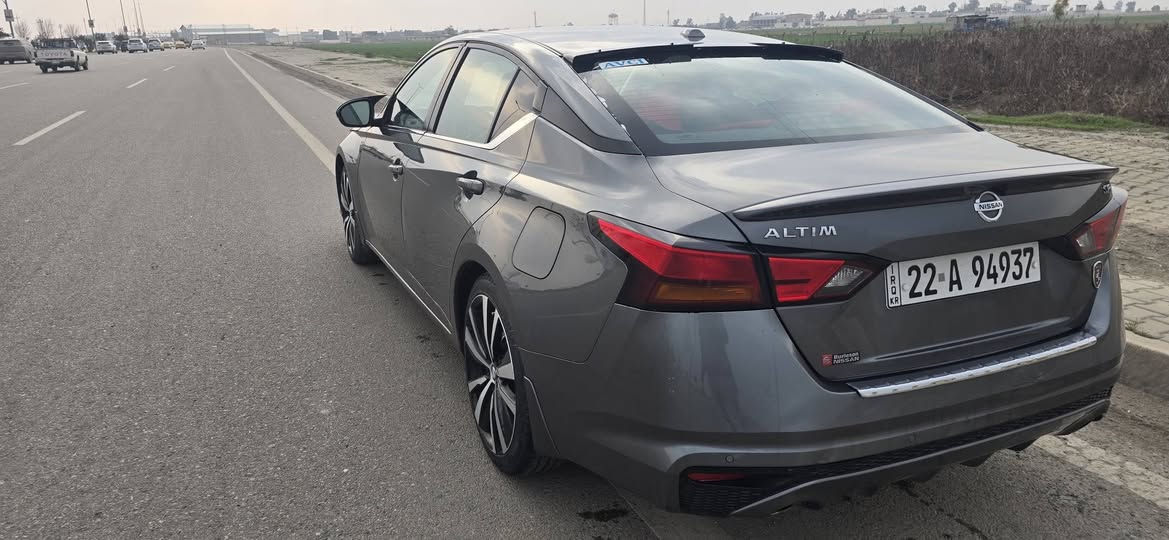 SR 2021اNissan altima 

السياره بيها بابين صفحة السايق مبدل بلاد يعني بدون صبغ 
دوسة السايق صبغ وشويه عالهلال فقط 

لكاميرا الخلفية

شفتات سرعه 

التحكم على المنحدرات

مستشعر وقوف

بصمة

ابواب بصمه 

مثبت السرعة

مرايا جانبية كهربائية

شاشة

مراقبة النقطة العمياء

مقاعد كهربائية

8 وسادة هوائية

مصابيح زينون الأمامية

مانع الانزلاق

أبل كاربلاي

التشغيل عن بعد

ABS

رادار

نظام مانع السرقة

الضوء العالي التلقائي

حساسات ضغط الإطارات

نظام تنبيه السائق

بيها بطاقة بانزين

سعر 159 ومجال قليل 

مكان السياره كركوك 

*********** بي واتساب هم كركوك, العراق
