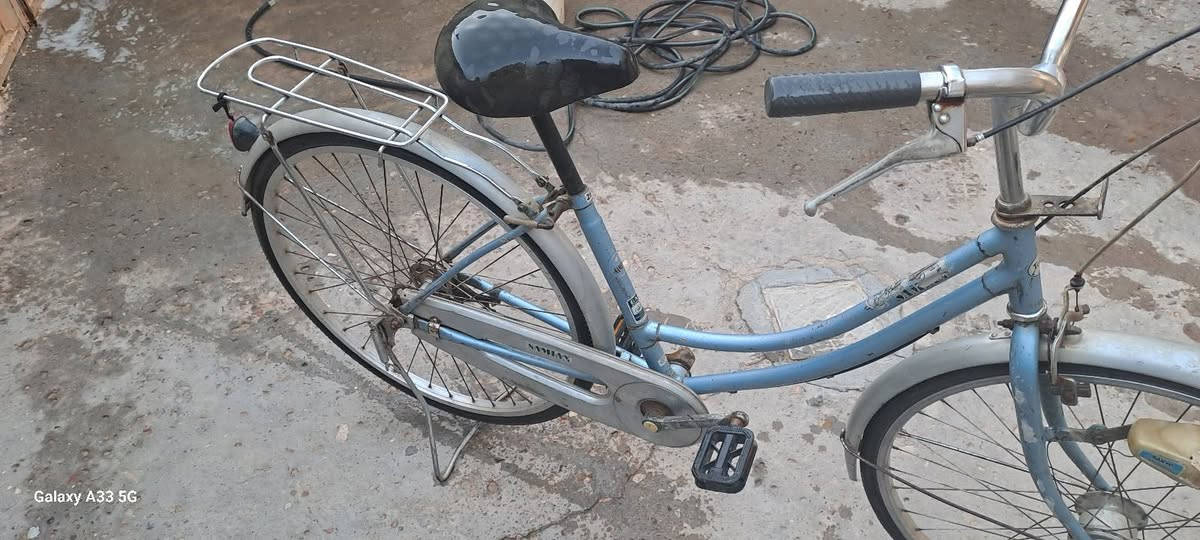 سلام عليكم بايسكل سياحي حجم 26 ياباني باله نضيف السعر 55 بي مجاال ***********
