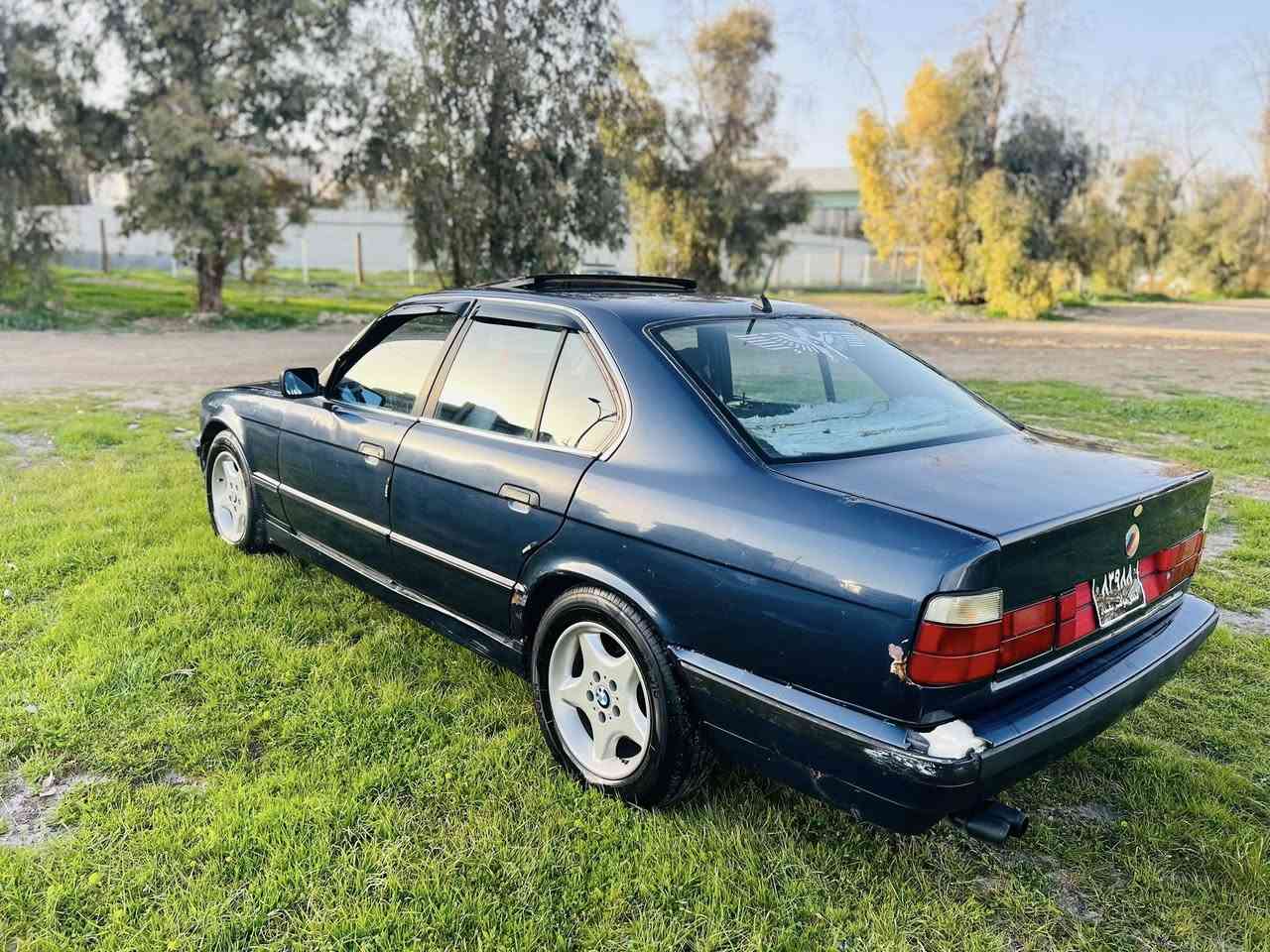 سەرەتا بەناوی خوا ماشاللە لەماڵی هەموو لایەک
BMWبۆفڕۆشتن 
نموونه يي نيه له جوانيا
مۆدیل 1991 ئارمم پلاستيكه به شه رتي ئارموو ئه وه لياتت مووس و براوه ش به شه رتت 
  520 ديجيتال گیڕ عاديه   به شە رتي گيرو مه كينه هه لمي نيه 
كاره باهي هه مووي ئيش ده كاتت سلايته چوار جامم كاره باهيه  لايت زينونه سيدي و هه مووشتيكي مزبوتت كامل گيچه كاني ئيش دكاتت
 چوار تايه و ويلي زور زور باشه 
سياره كه تا بليتت توندوو توله مالي دوسته چركه ي تيا نيه 
تازه پيشوو دواهي داگيراوه 
نرخ (( 27گلا معامه له)))
***********
*********** 
له سليمانيه سياره كه
