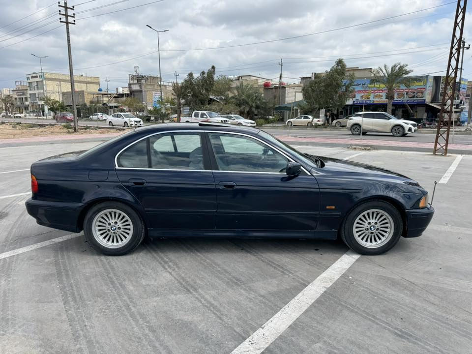 للبيع /وارد يابان
 BMW e39 موديل 2002
525 دبل فاينوس 
ماشية 210 km حقيقي 
المواصفات / فتحه ، شاشة ، تحكم ستيرن ، دواخل جلد ، كشن خزن ، تدفئة كشنات ، حساس خلفي ، مري شفط + قلاب ،برده كهرباء ، تخم تاير جديد سيارة بلاديه ماملعوب بيها 
مبدل بيها جاملغ امامي ايمن وبنيد 
مرقم كركوك مروج معاملة بدون دفع كمرك
العنوان النجف 
للتواصل /  واتساب ***********
