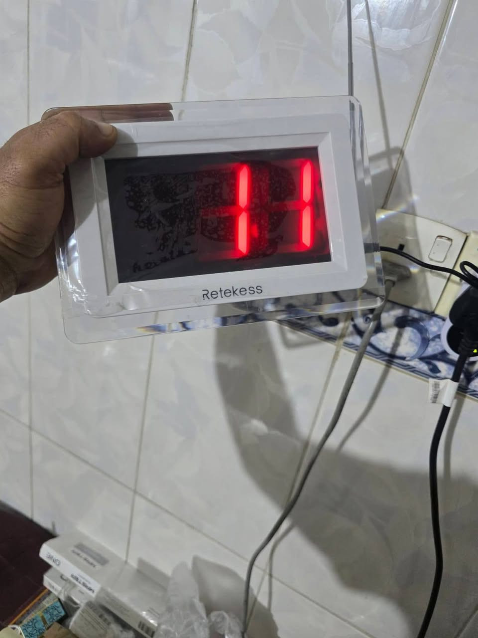 هذا الجهاز هو عبارة عن Retekess T114، وهو جهاز استقبال شاشة لنظام استدعاء لاسلكي.يعمل هذا النظام كمنبه لاستدعاء النادل في المطاعم أو الموظفين في العيادات، حيث يظهر رقم الزر الذي تم ضغطه على الشاشة.


**إذا كنت صاحب هذا الإعلان وتريد حذفه لأي سبب، رجاءا أرسل رسالة إلى الدعم الفني**