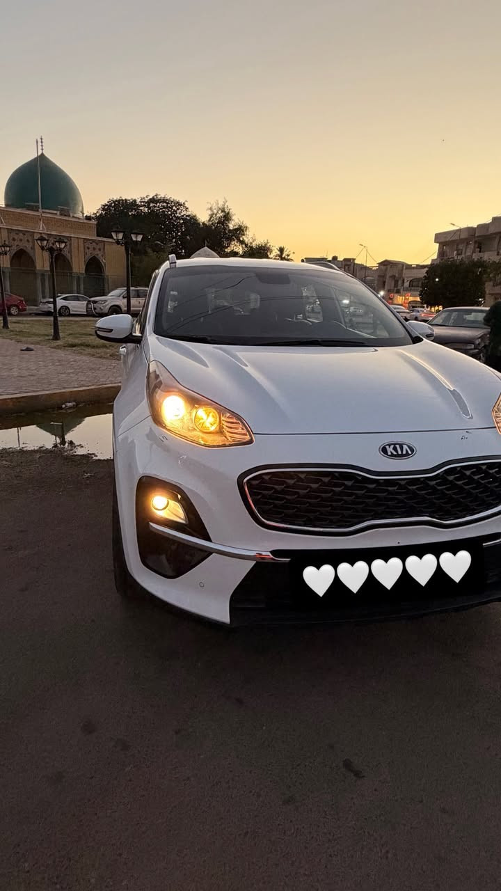 السلام عليكم سبورتج البيع موديل 2019 شكل 2020 ماشيه30000.         مكفوله كفاله عامه من المكينه والكير. والكشر بس شخط باب السايق وصغير كلش كما موضح بل صور 
السعر :196 وبيها مجال شي قليل (والسياره رقمها بغداد ب اسمي)
مكانها :بغداد 
رقمي: ***********
