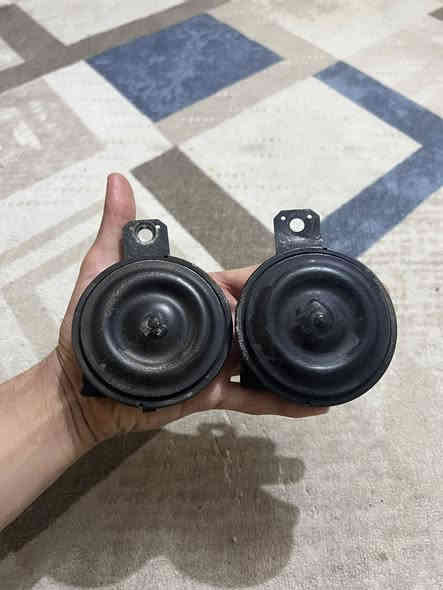 يالله 
سلام عليكم 
للبيع هورنات سيدان 🚘 
فيشة حمرة ١٧٥
فيشة سوده ١٢٥ 
هورنات جدد وشرط الفحص 
***********
