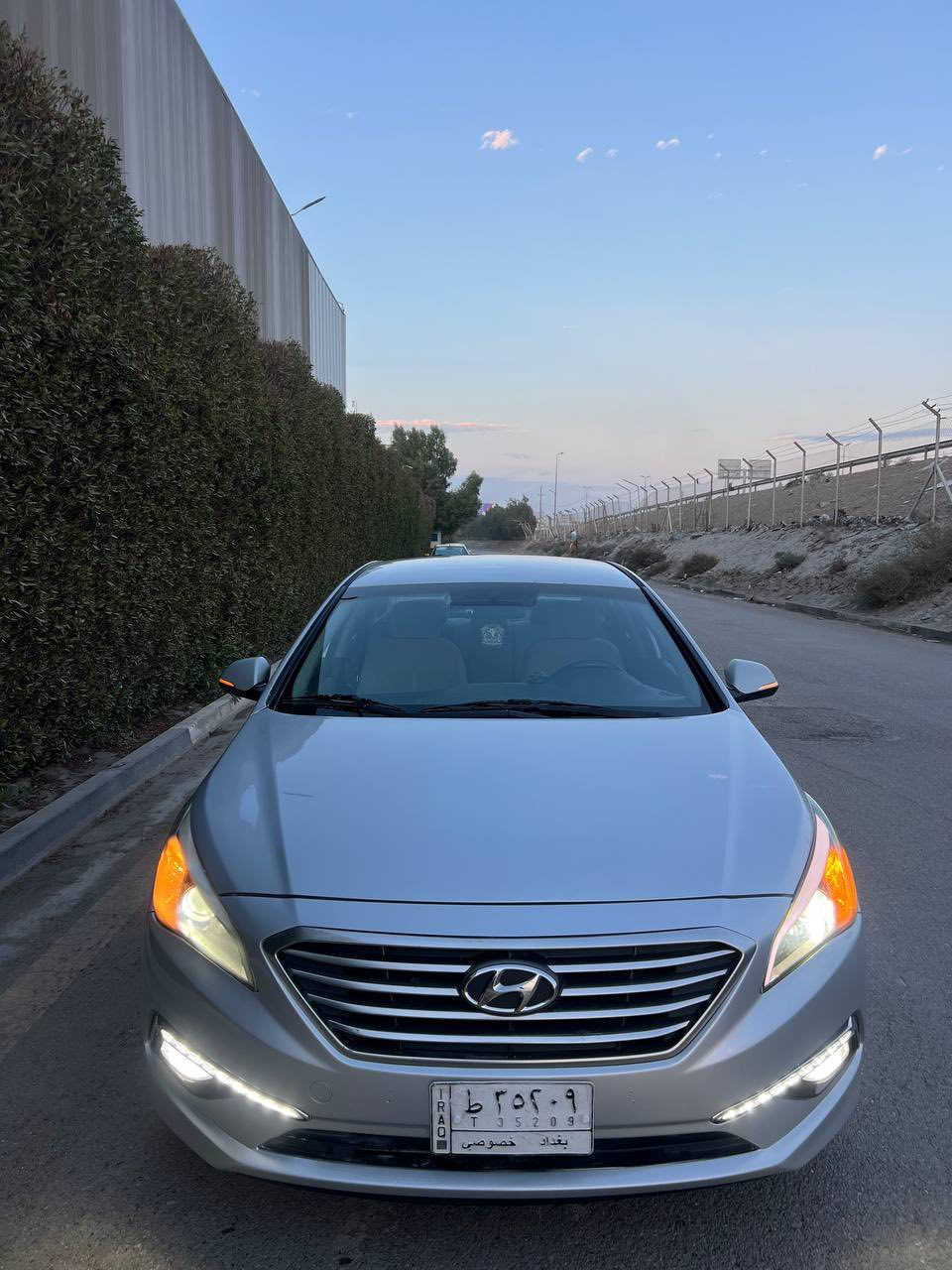 سوناتا 2015 سبورت وارد كندي 
حادث امريكا بنيد وجاملغ 
مصبوغه حزام 
مكينه 2.4  جديده 
كامله بدون نقص 
حجر بيئه موجود +
قانصه دهن +
السعر 100 وبيها مجال بسيط
مكاني بغداد / الدورة / او كرادة 
لاتصال وتساب
***********
