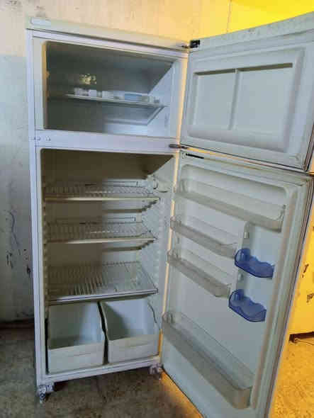 ثلاجه اخت الجديد شرط التجميد اكبر حجم ٢٠قدم تجميد فووول نوعه تركي سعره ١٧٠ شراي اتصل بل الرقم وتددلل *********** مكاني نجف النجف
