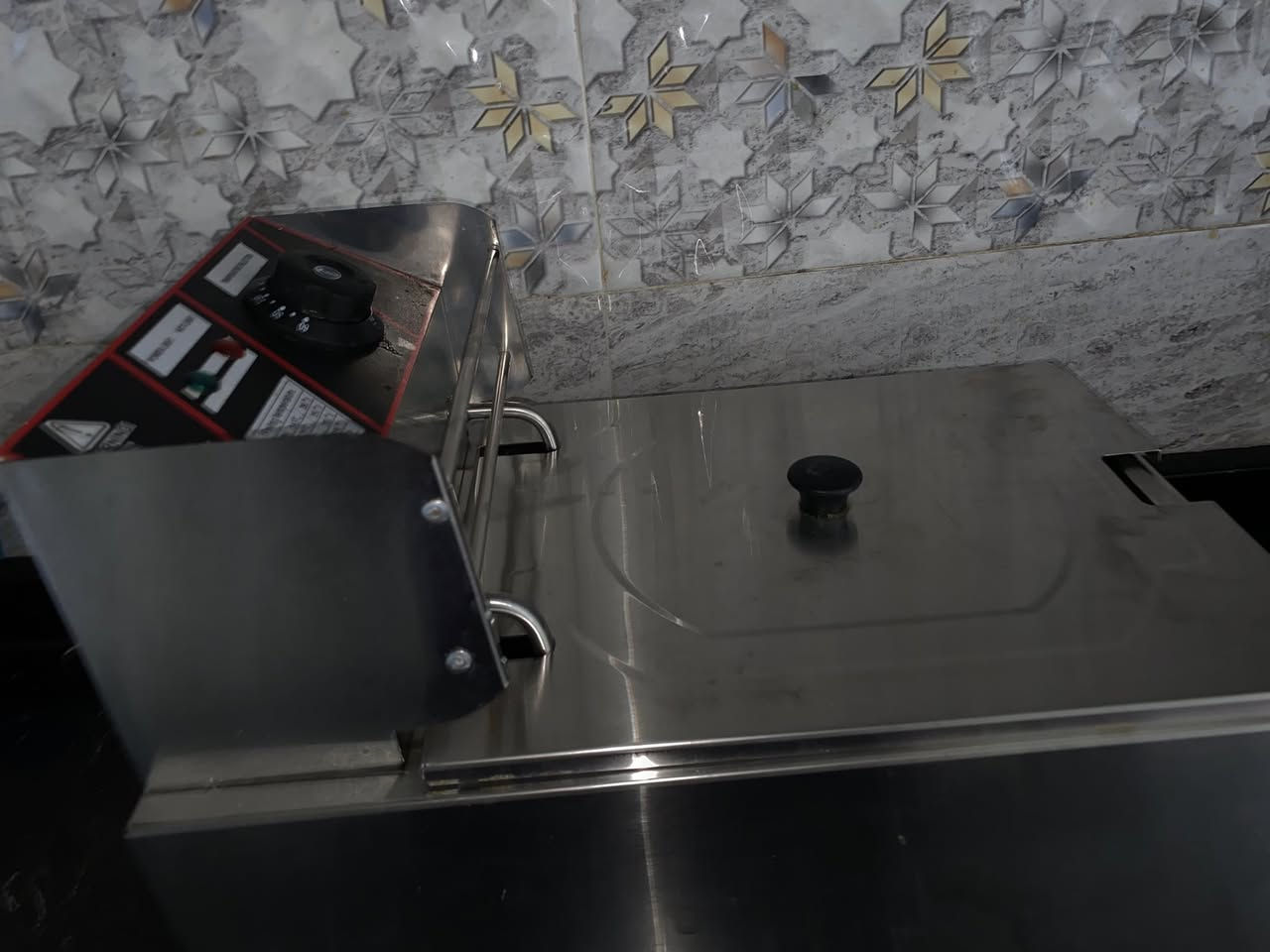قلايه كهربائيه حجم كبير استخدام جدا قليل مع مصفي ايضاً اشتريتها ب65 وبيها مجال الي يحب ياخذها يتواصل دايركت 🧡


**إذا كنت صاحب هذا الإعلان وتريد حذفه لأي سبب، رجاءا أرسل رسالة إلى الدعم الفني**